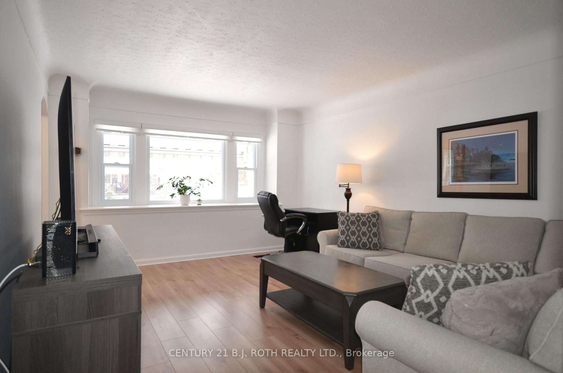 Photo 7 of 203 Summerhill Avenue, Hamilton, Glenview — HOMEH