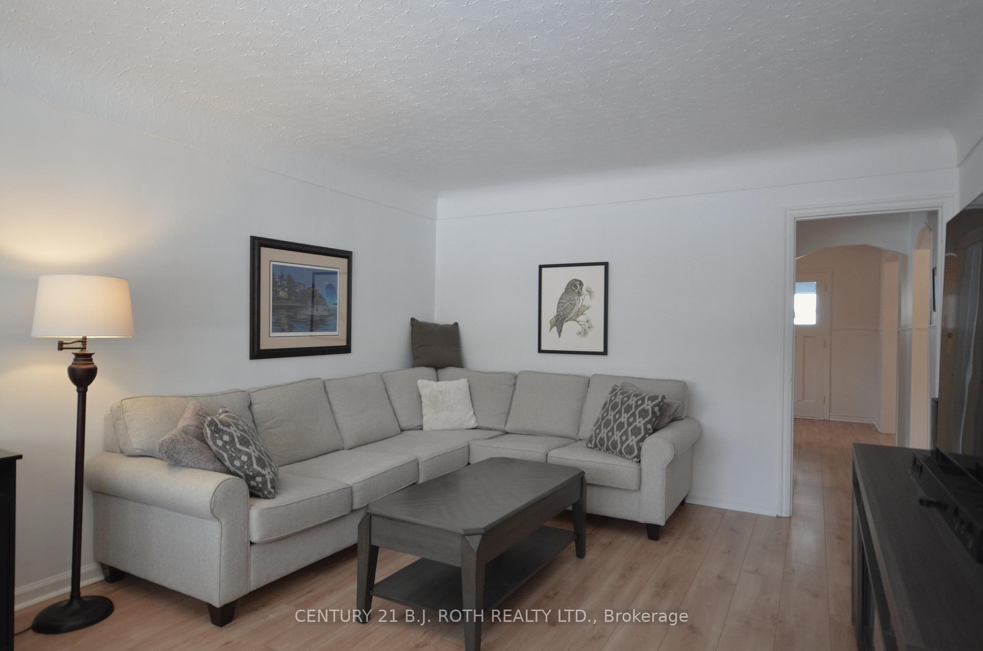 Photo 3 of 203 Summerhill Avenue, Hamilton, Glenview — HOMEH
