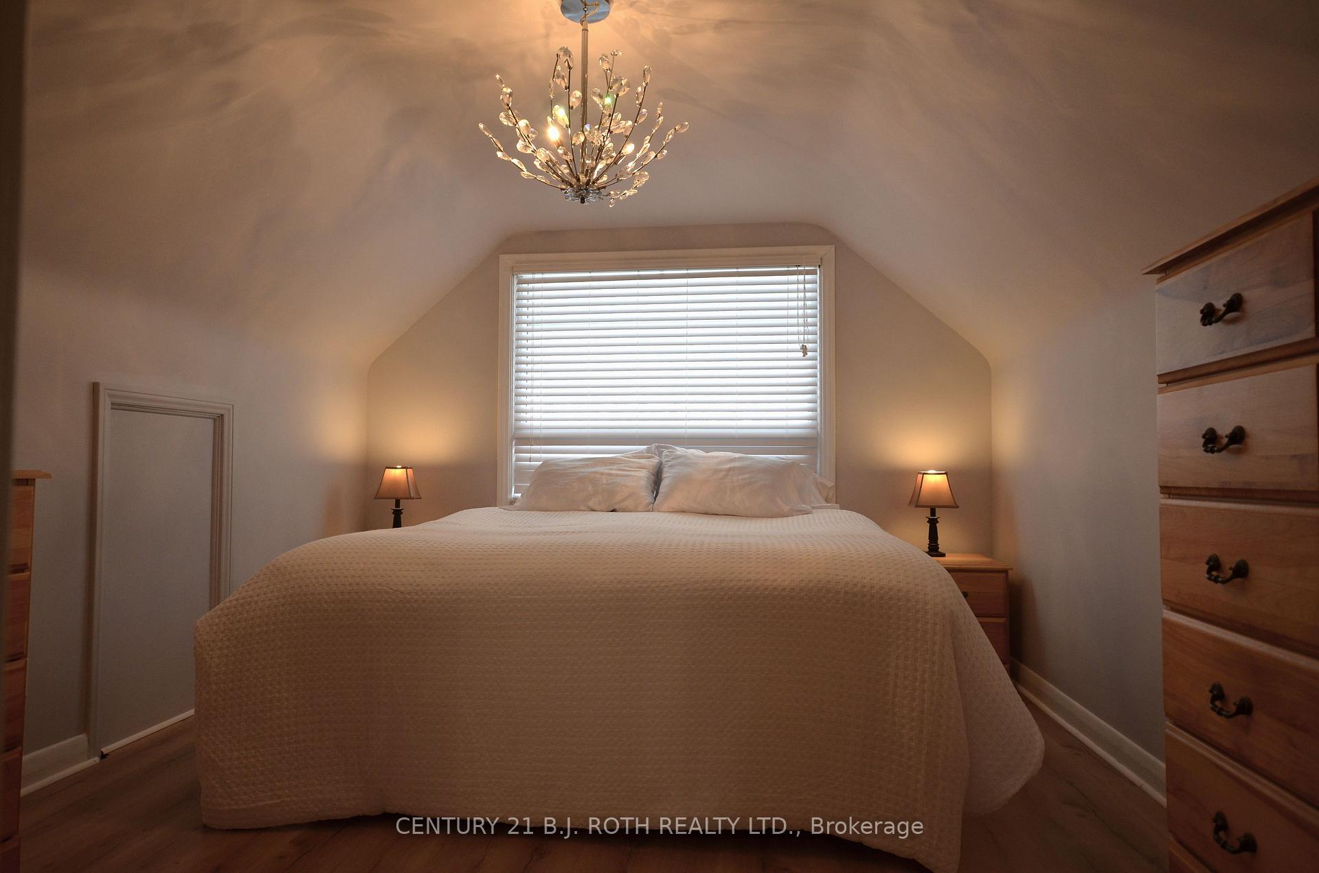 Photo 8 of 203 Summerhill Avenue, Hamilton, Glenview — HOMEH
