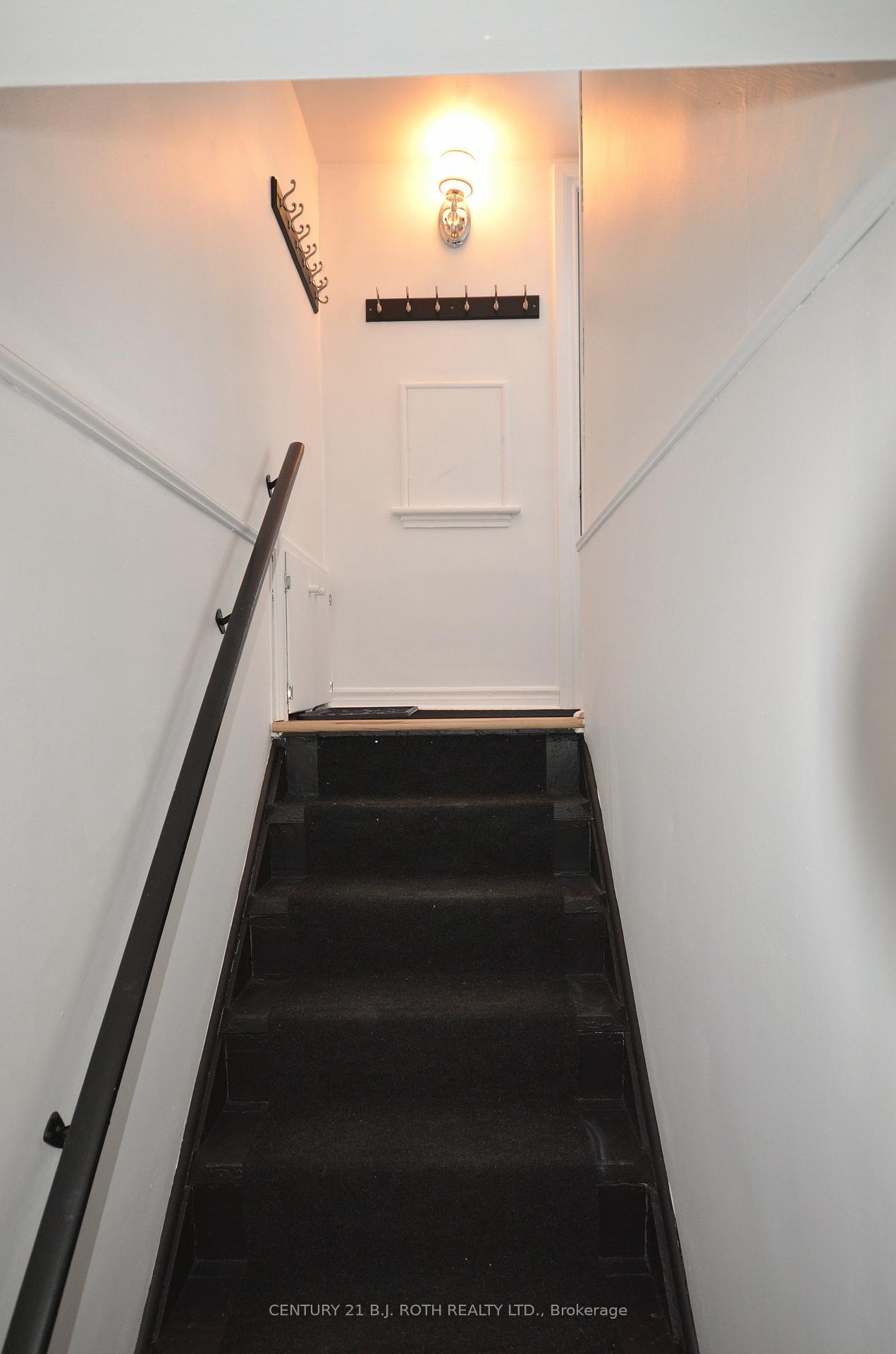 Photo 14 of 203 Summerhill Avenue, Hamilton, Glenview — HOMEH