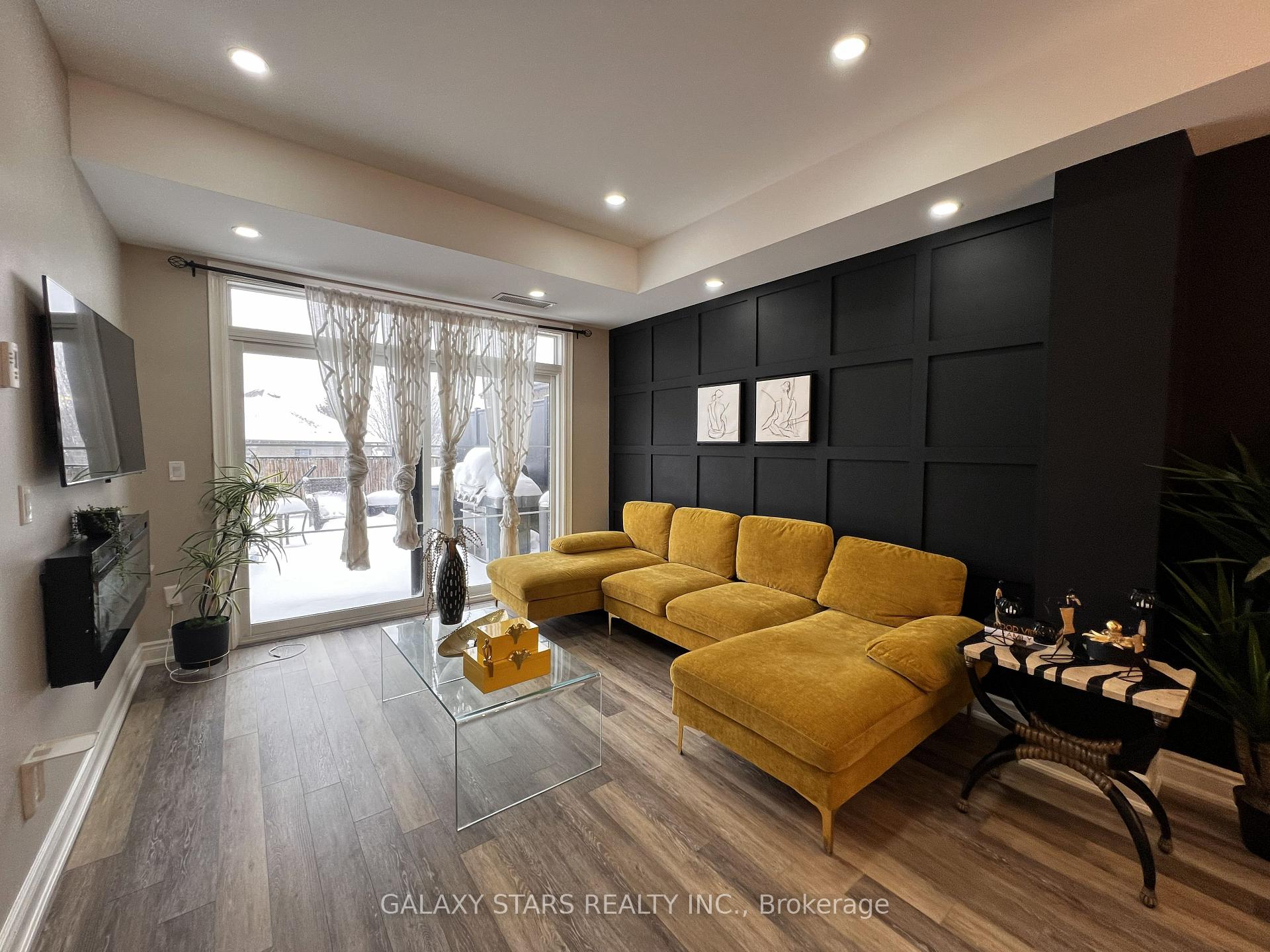 Photo 5 of Unit 210, 17 Baldwin Street, Whitby, Brooklin — HOMEH