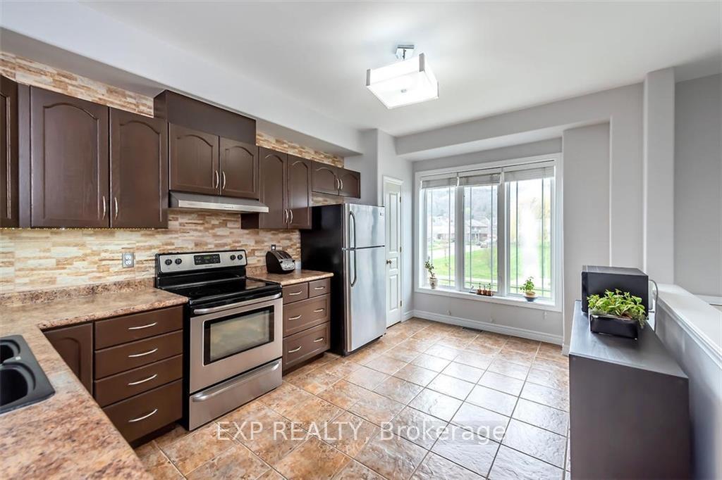Photo 4 of 69 Willow Lane N, Grimsby, Grimsby West — HOMEH