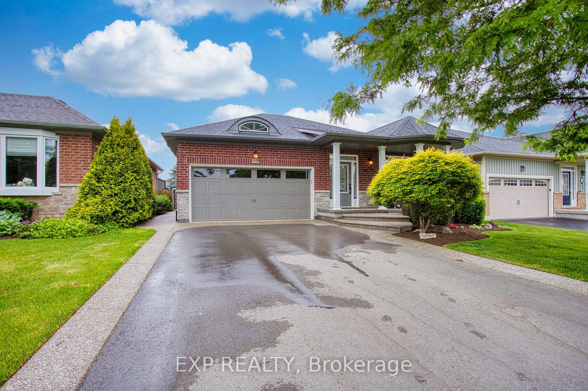 Photo 2 of 19 Sidare Court, Grimsby, Grimsby Beach — HOMEH