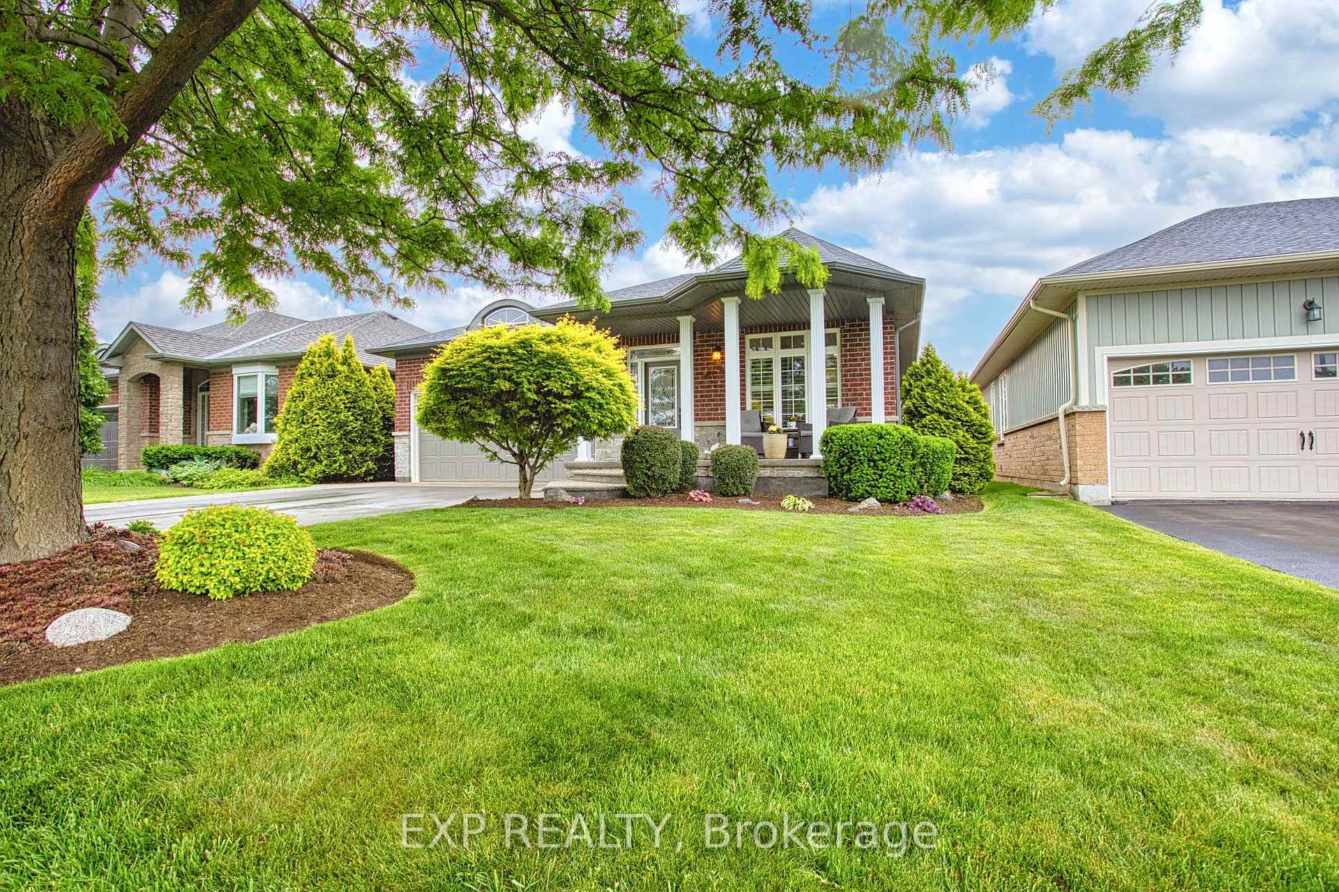 Photo 3 of 19 Sidare Court, Grimsby, Grimsby Beach — HOMEH