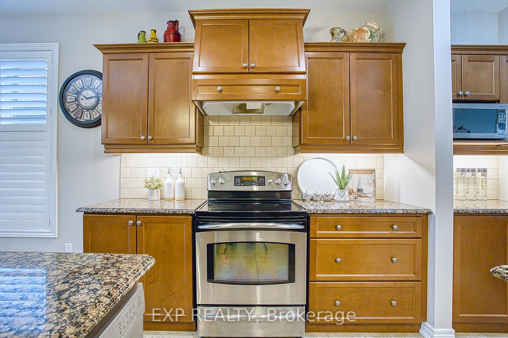 Photo 11 of 19 Sidare Court, Grimsby, Grimsby Beach — HOMEH