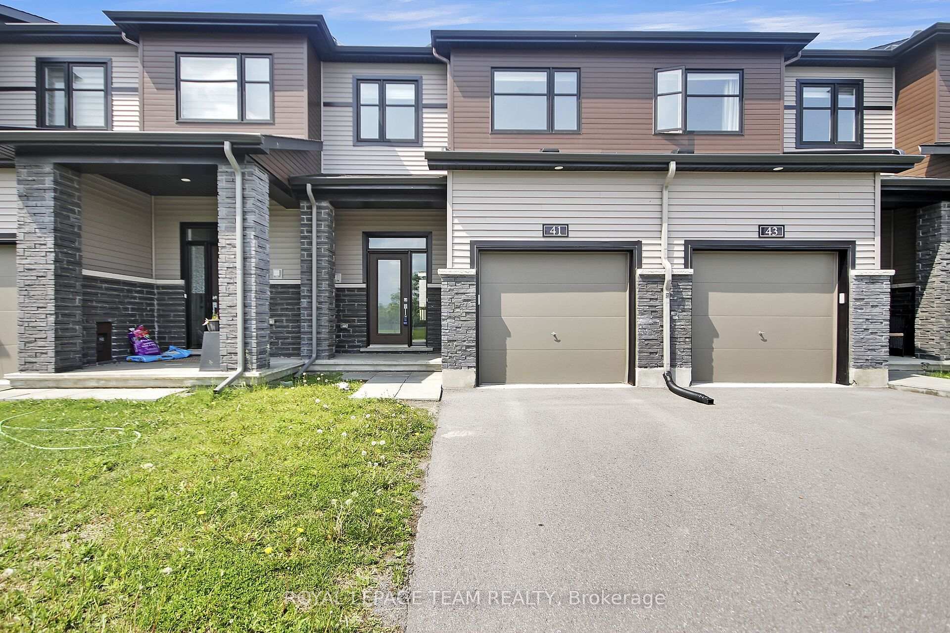 Photo 1 of 41 Finglas Court, Ottawa, Barrhaven - Half Moon Bay — HOMEH