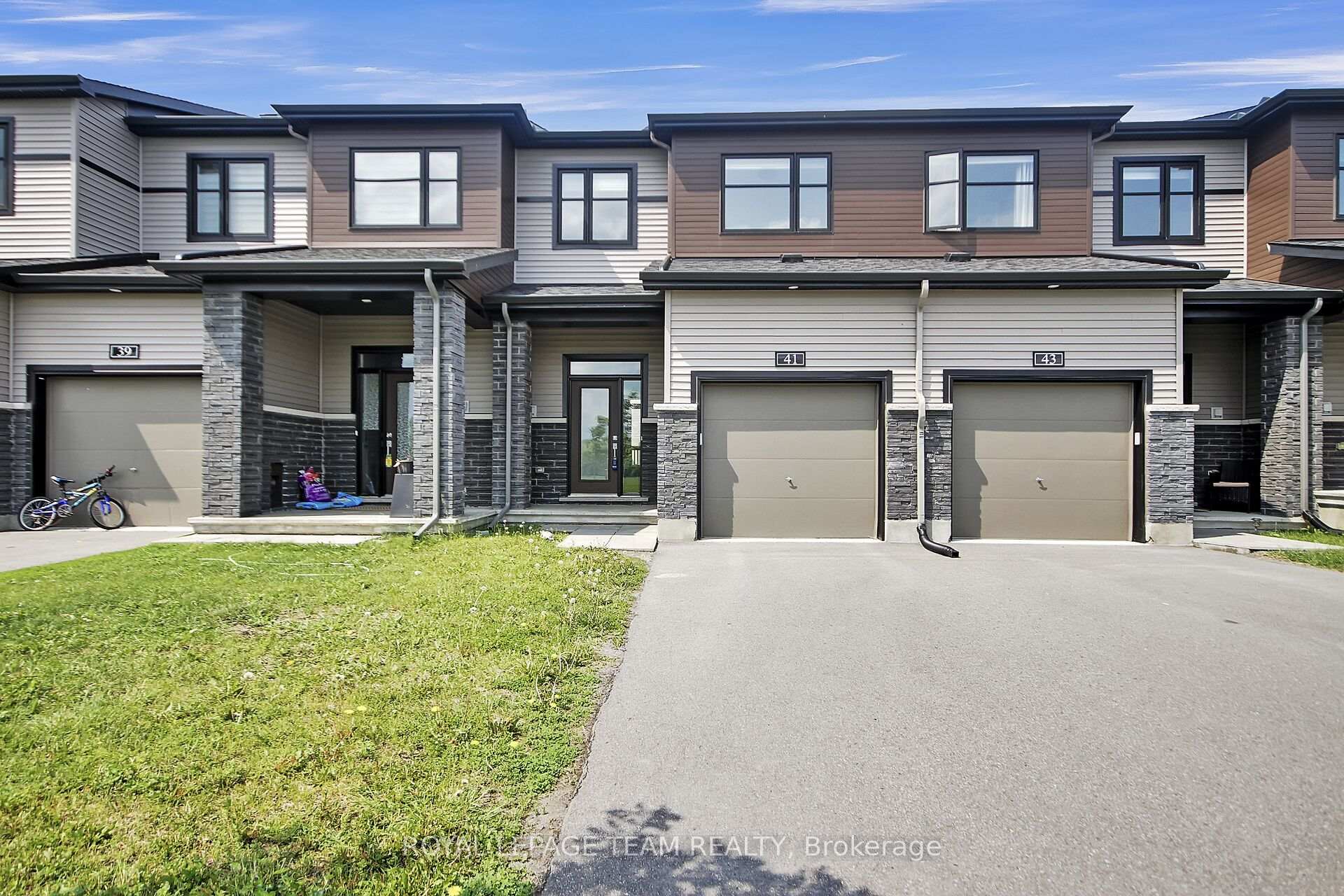 Photo 2 of 41 Finglas Court, Ottawa, Barrhaven - Half Moon Bay — HOMEH