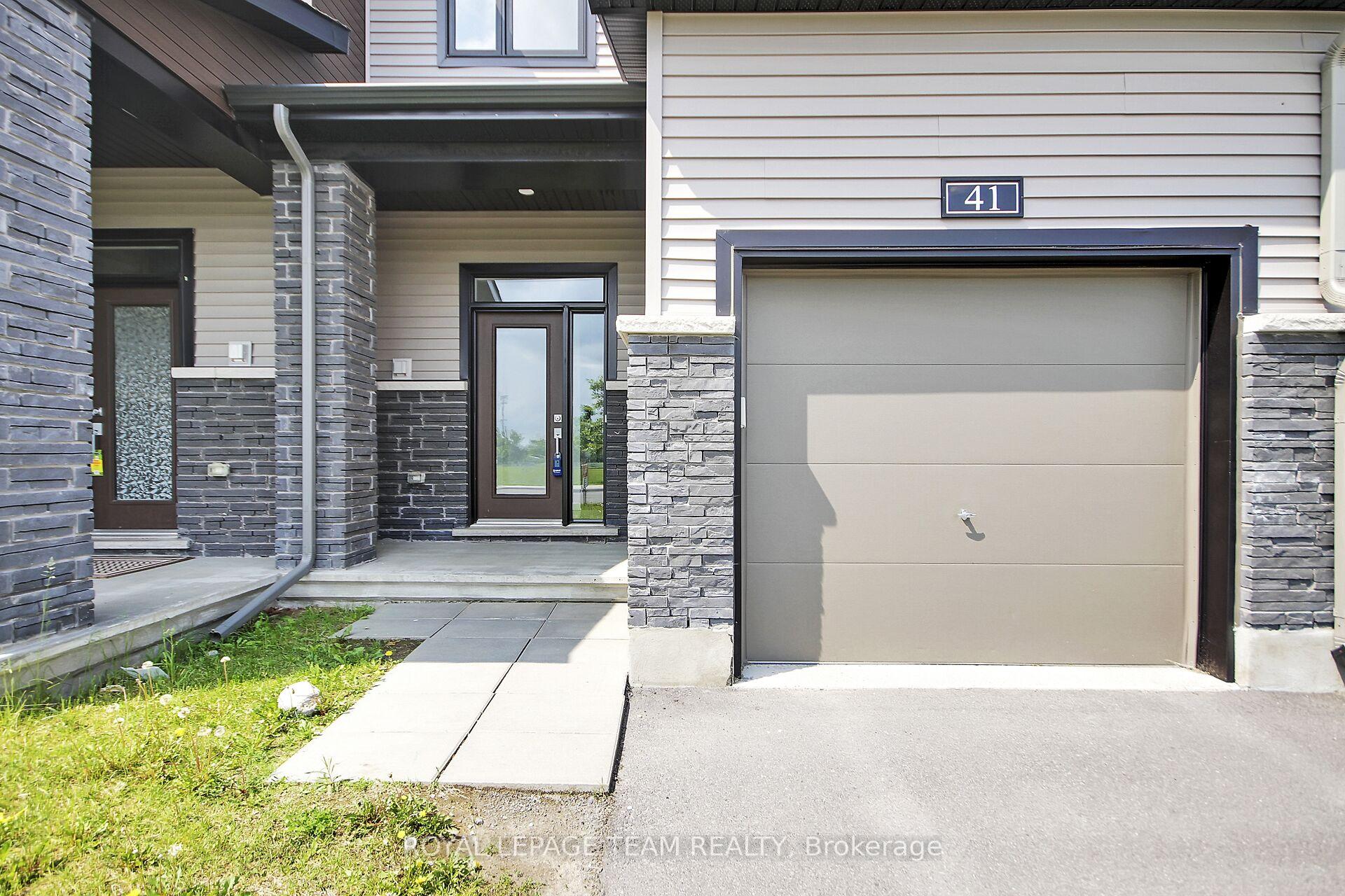 Photo 3 of 41 Finglas Court, Ottawa, Barrhaven - Half Moon Bay — HOMEH