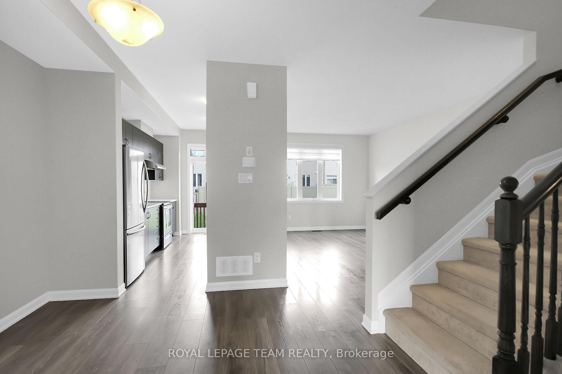 Photo 5 of 41 Finglas Court, Ottawa, Barrhaven - Half Moon Bay — HOMEH