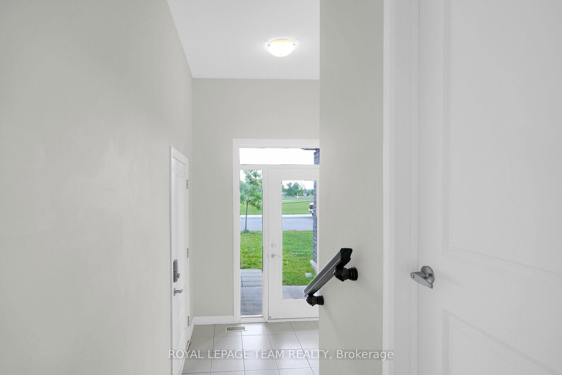 Photo 6 of 41 Finglas Court, Ottawa, Barrhaven - Half Moon Bay — HOMEH
