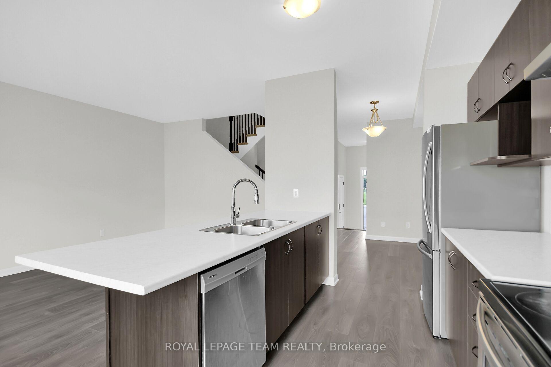 Photo 11 of 41 Finglas Court, Ottawa, Barrhaven - Half Moon Bay — HOMEH