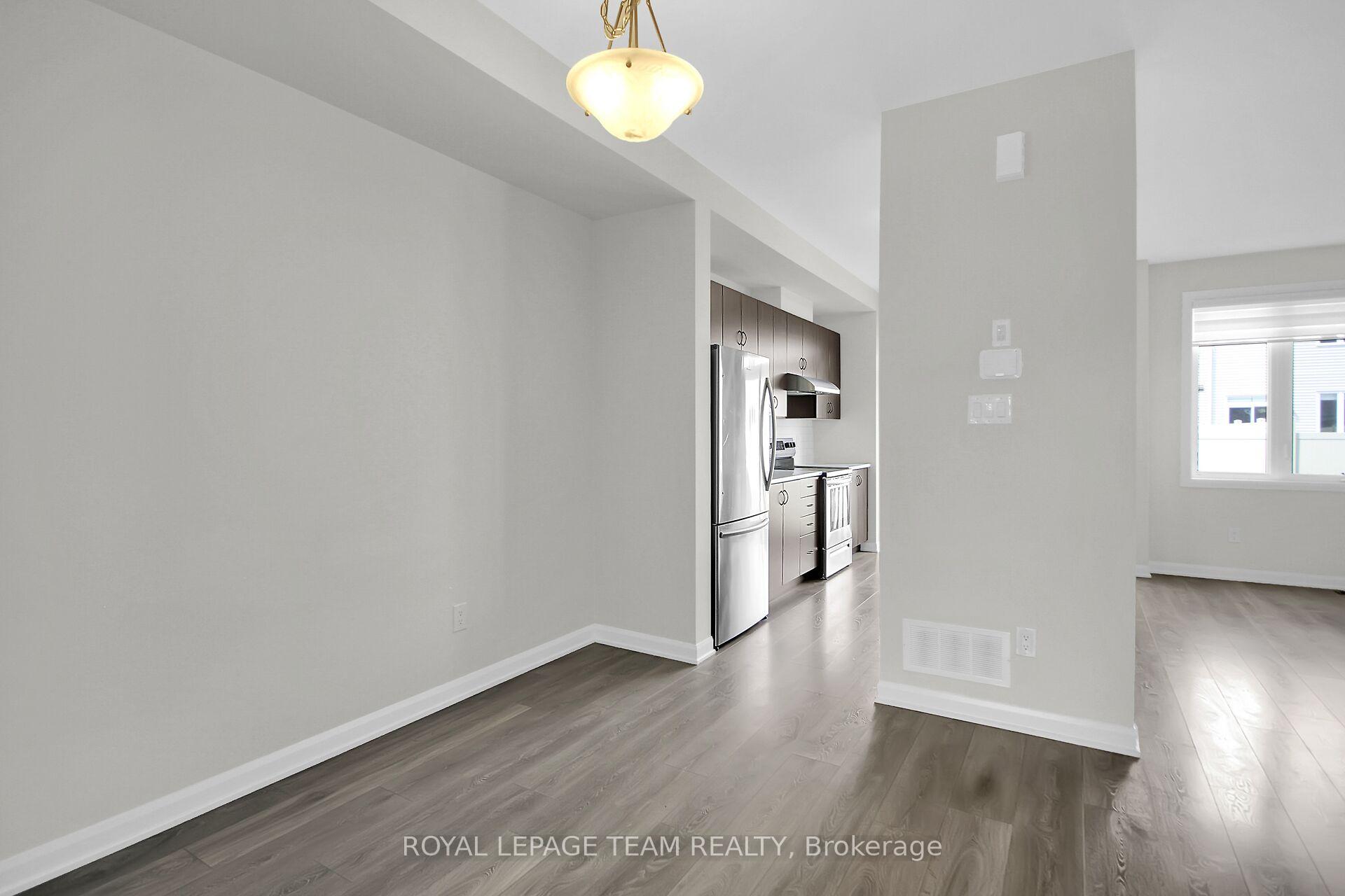 Photo 12 of 41 Finglas Court, Ottawa, Barrhaven - Half Moon Bay — HOMEH