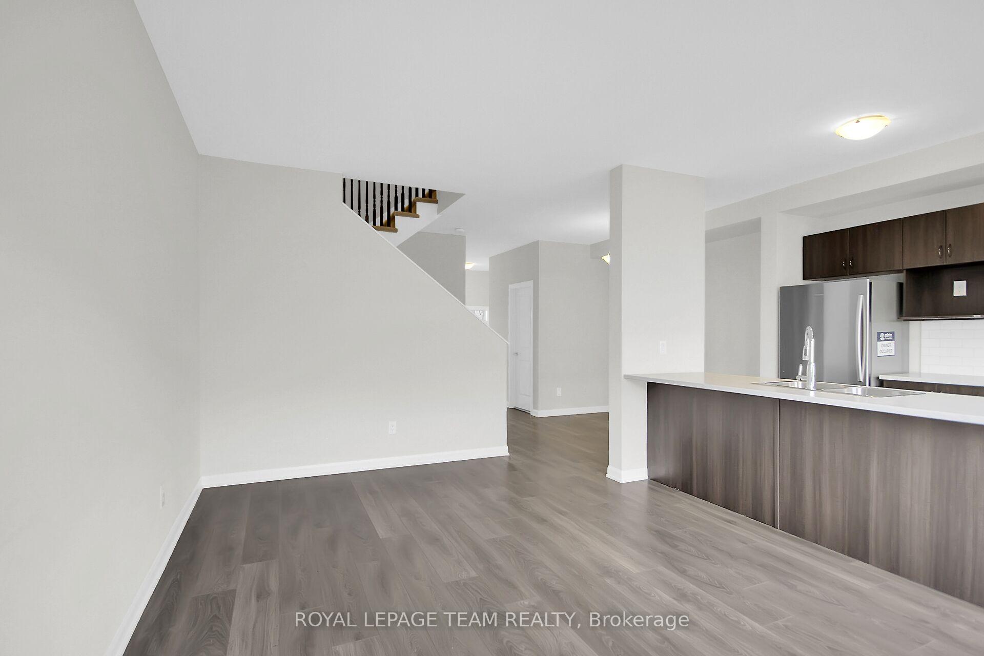 Photo 13 of 41 Finglas Court, Ottawa, Barrhaven - Half Moon Bay — HOMEH