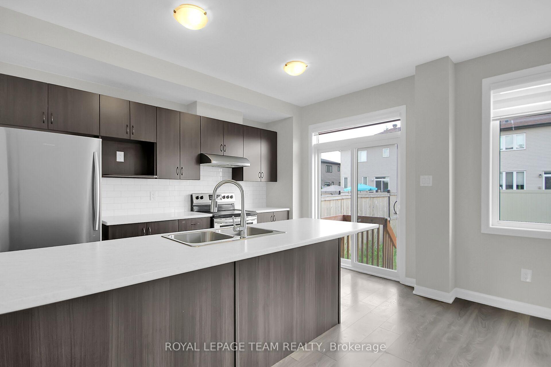 Photo 14 of 41 Finglas Court, Ottawa, Barrhaven - Half Moon Bay — HOMEH