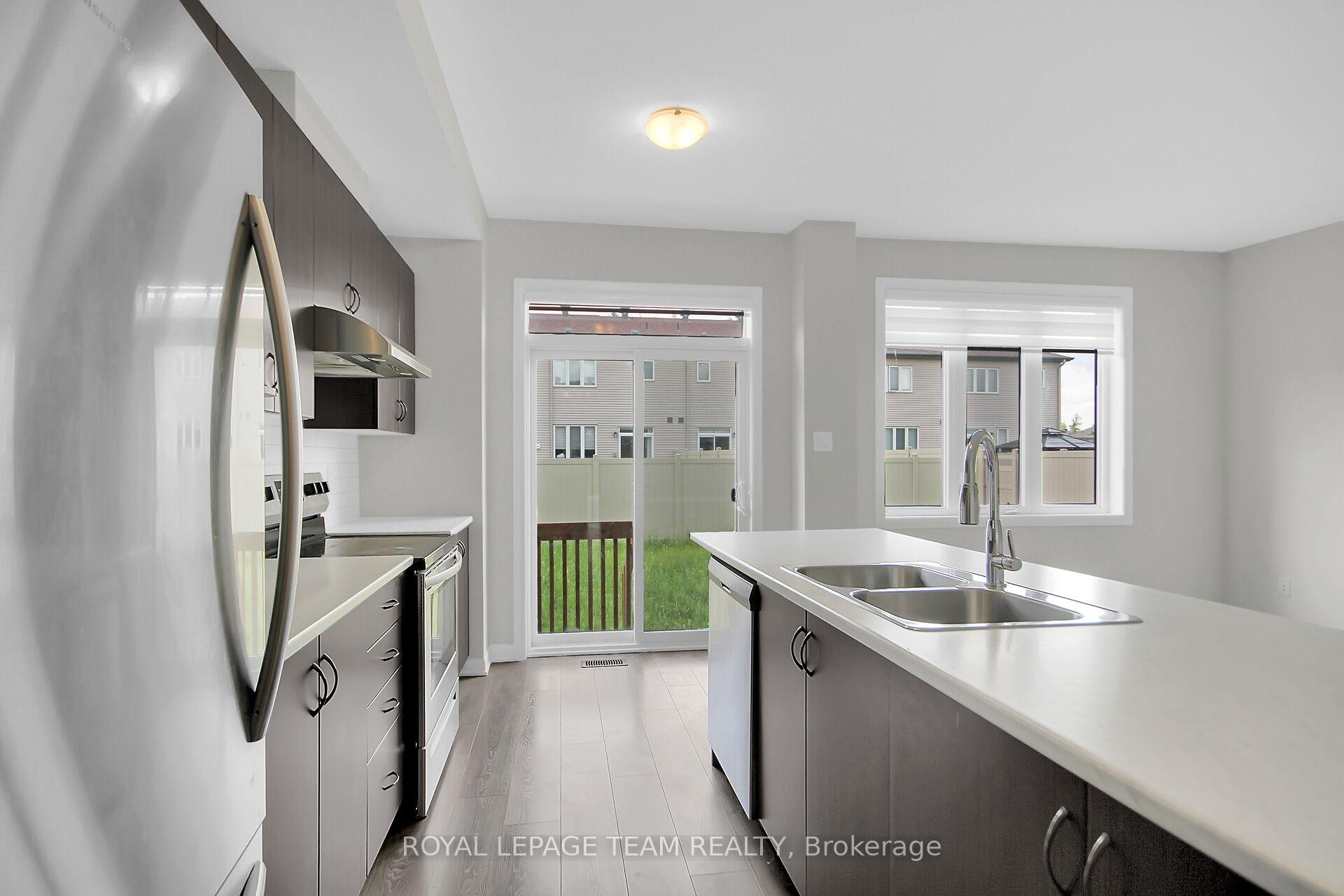 Photo 15 of 41 Finglas Court, Ottawa, Barrhaven - Half Moon Bay — HOMEH