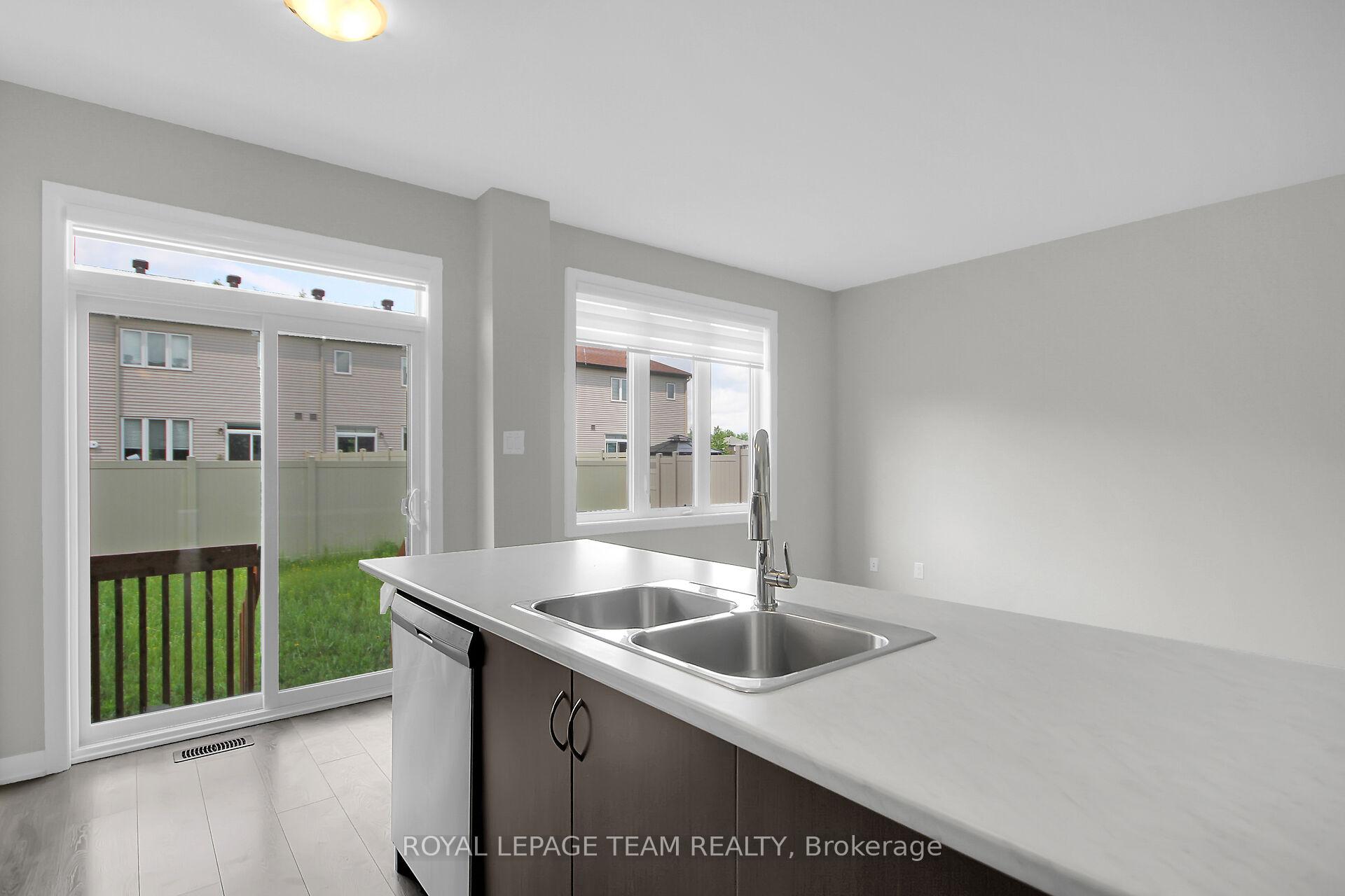 Photo 16 of 41 Finglas Court, Ottawa, Barrhaven - Half Moon Bay — HOMEH