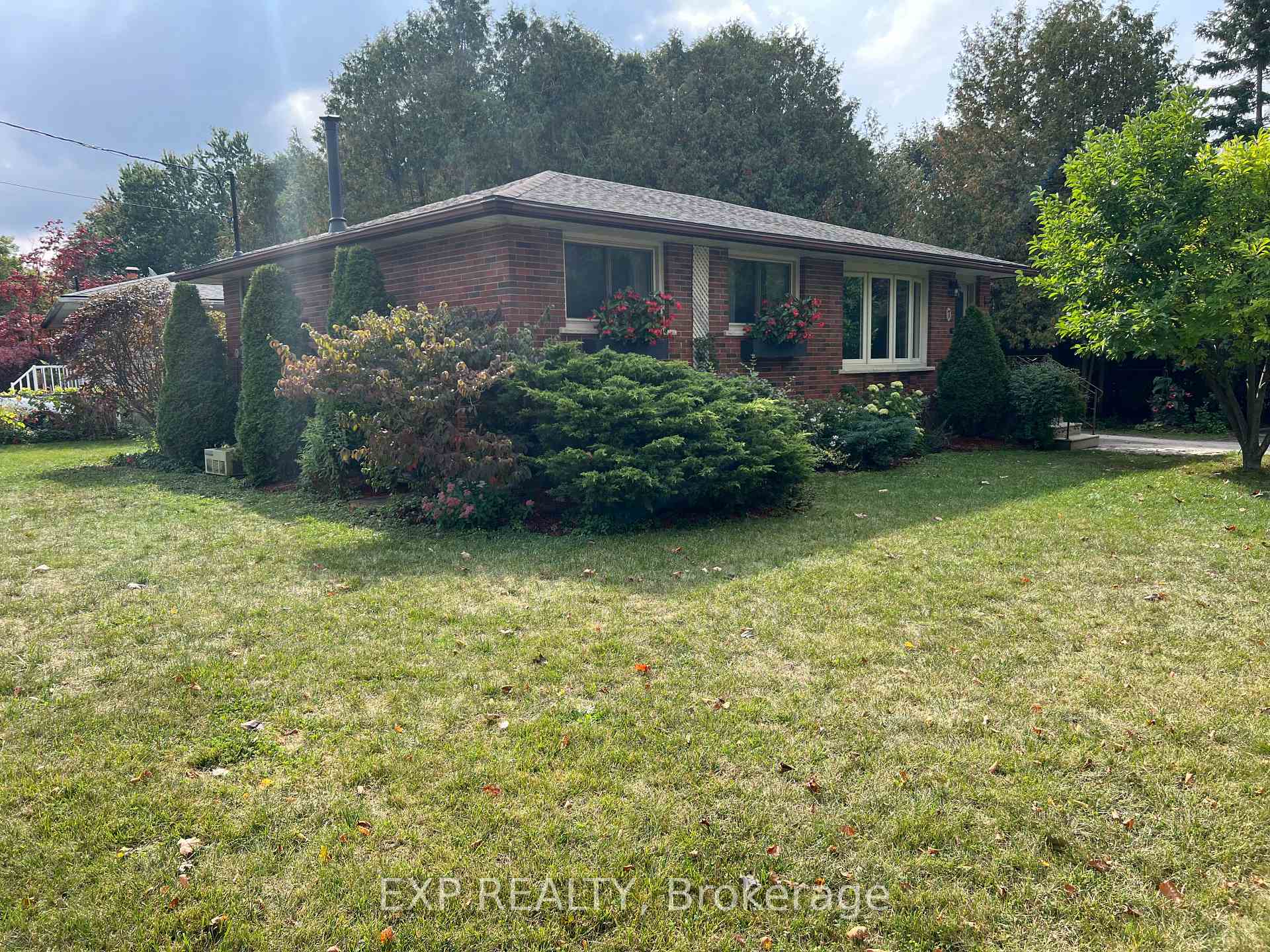 Photo 1 of 7 Golfview Road, Guelph, Victoria North — HOMEH