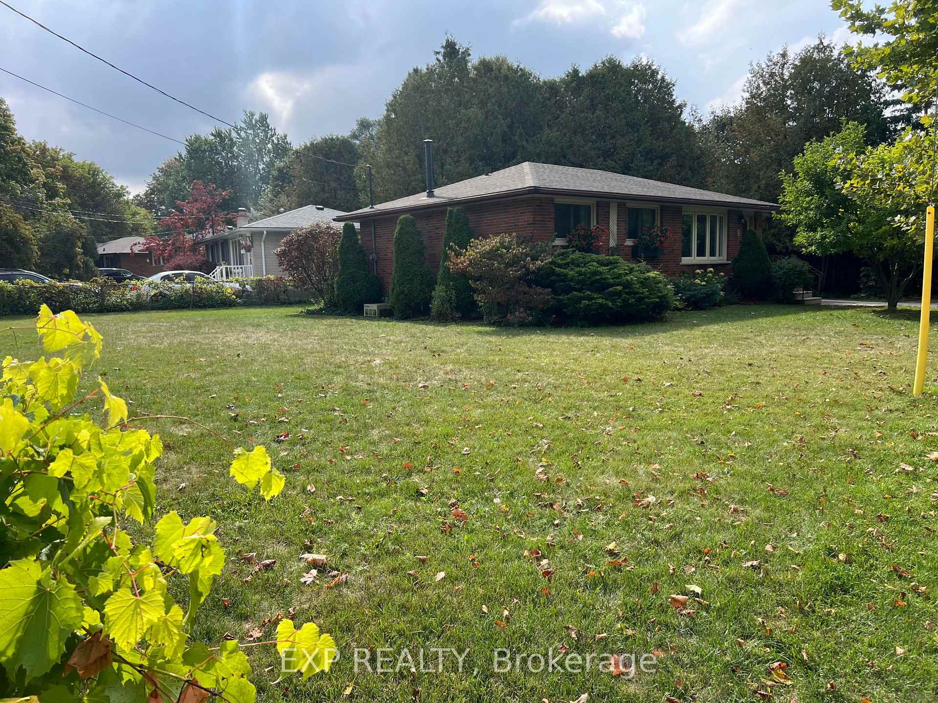 Photo 4 of 7 Golfview Road, Guelph, Victoria North — HOMEH