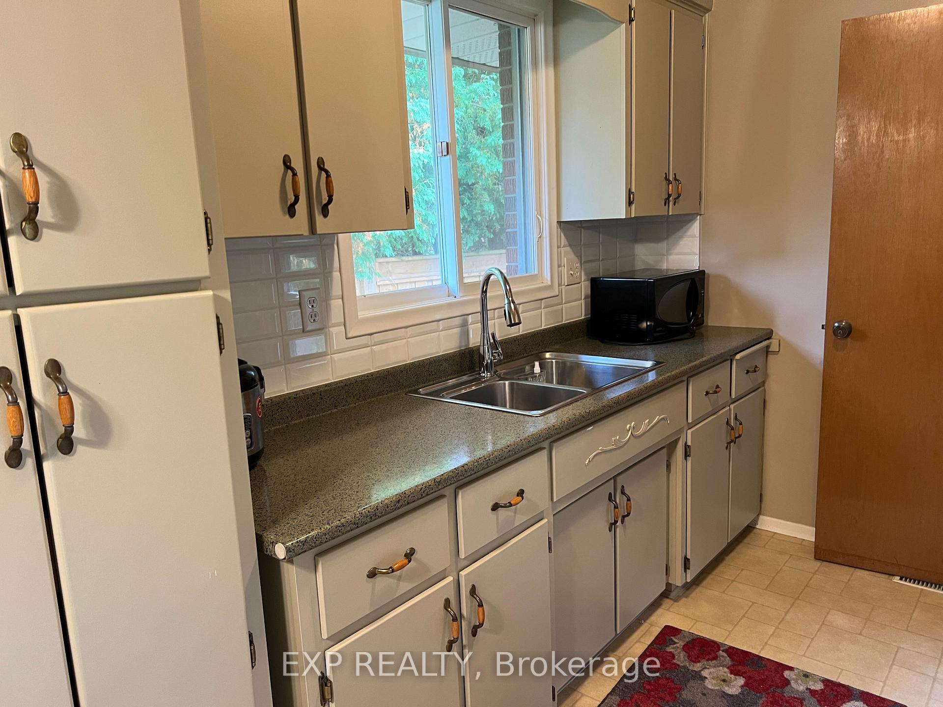 Photo 8 of 7 Golfview Road, Guelph, Victoria North — HOMEH