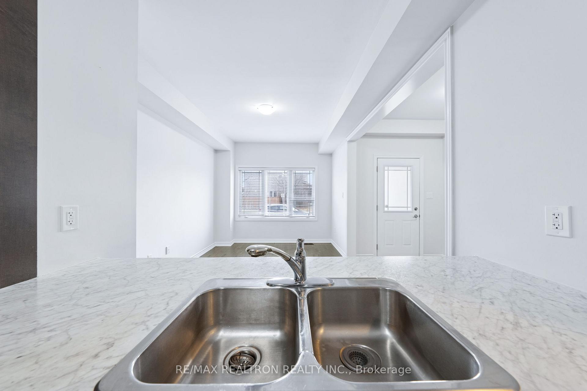Photo 14 of 59 Batteaux Street, Barrie, Ardagh — HOMEH