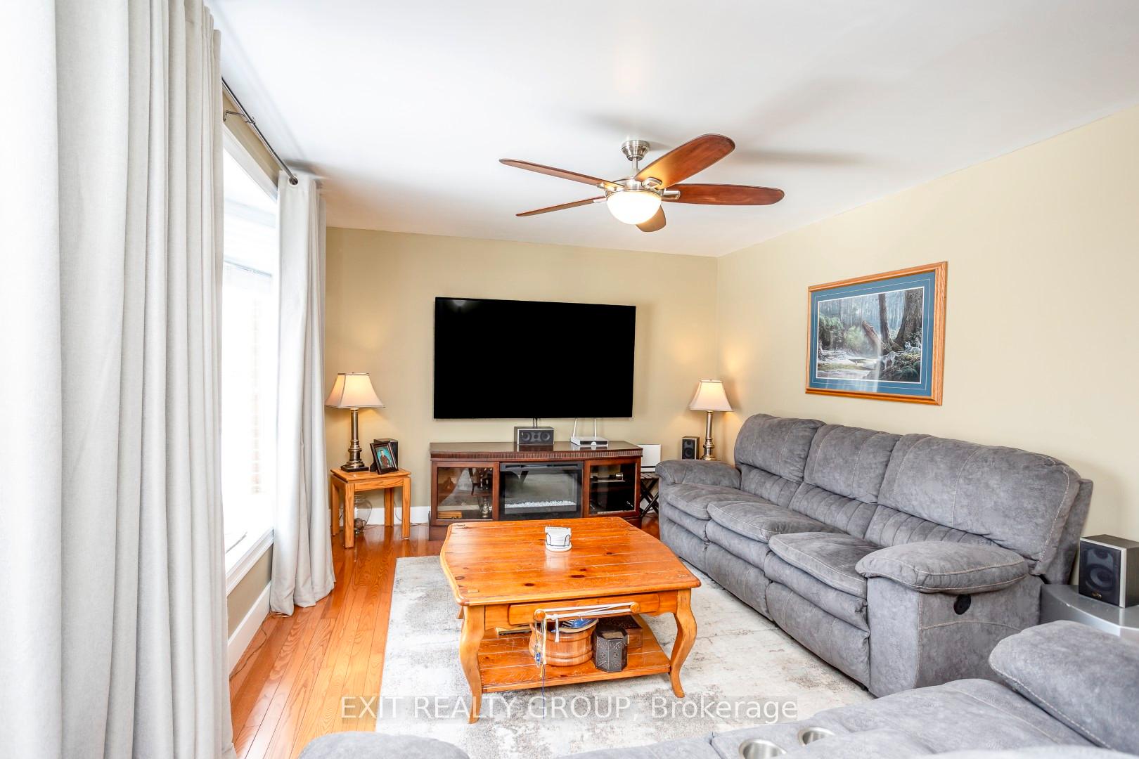 Photo 5 of 476 Sidney Street, Belleville, Belleville Ward — HOMEH