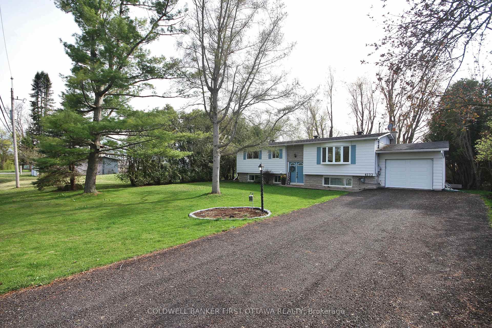 Photo 3 of 4132 Broadway Street, Ottawa, Vernon — HOMEH