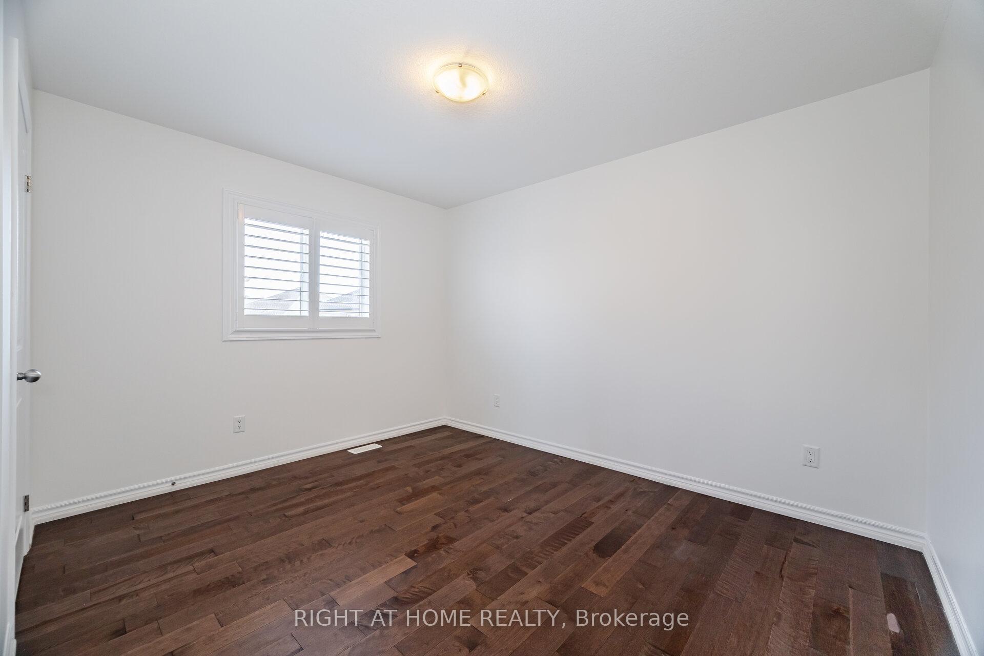 Photo 36 of 24 Biggar Crescent, Grimsby, Grimsby West — HOMEH