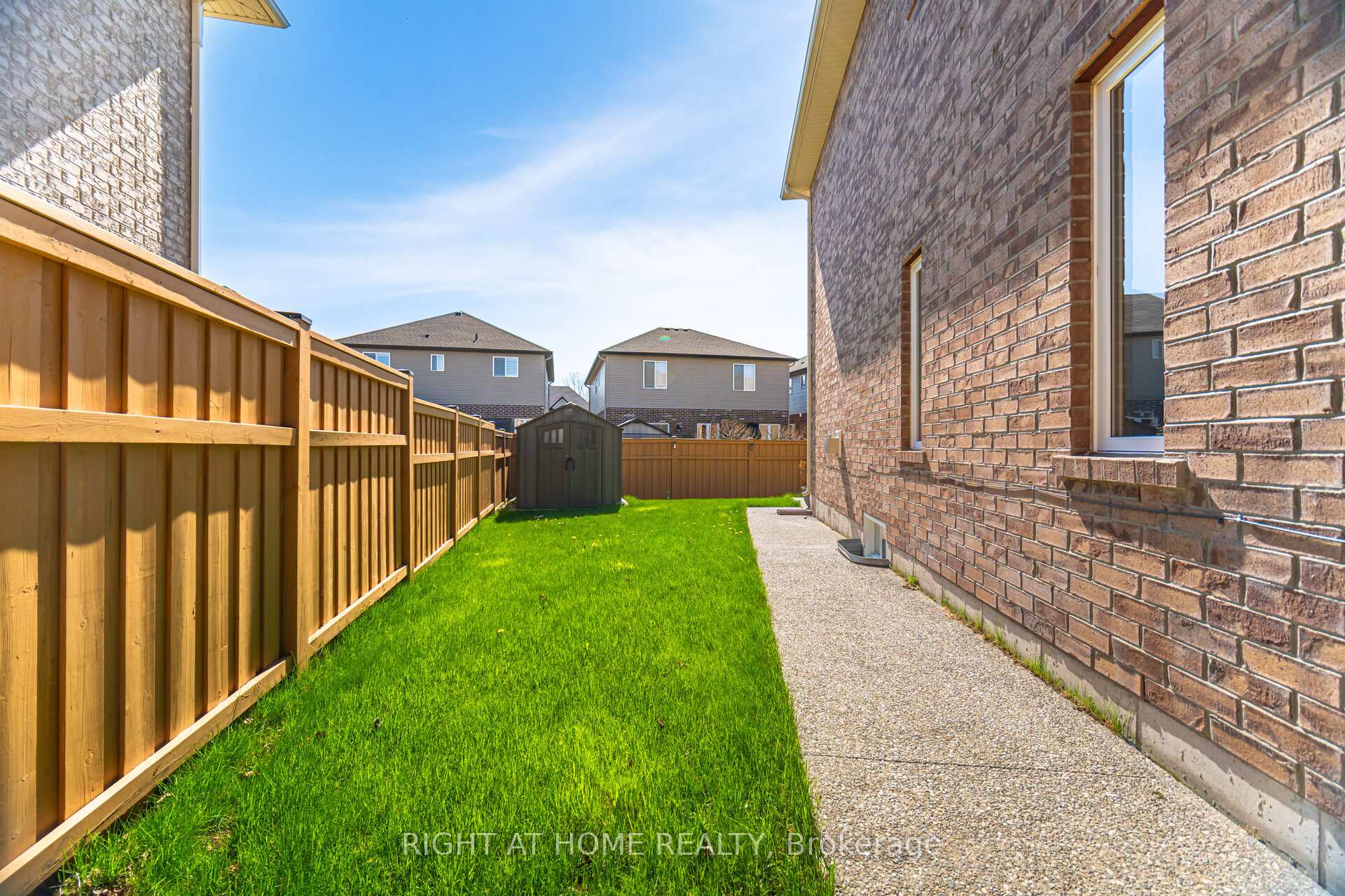 Photo 44 of 24 Biggar Crescent, Grimsby, Grimsby West — HOMEH