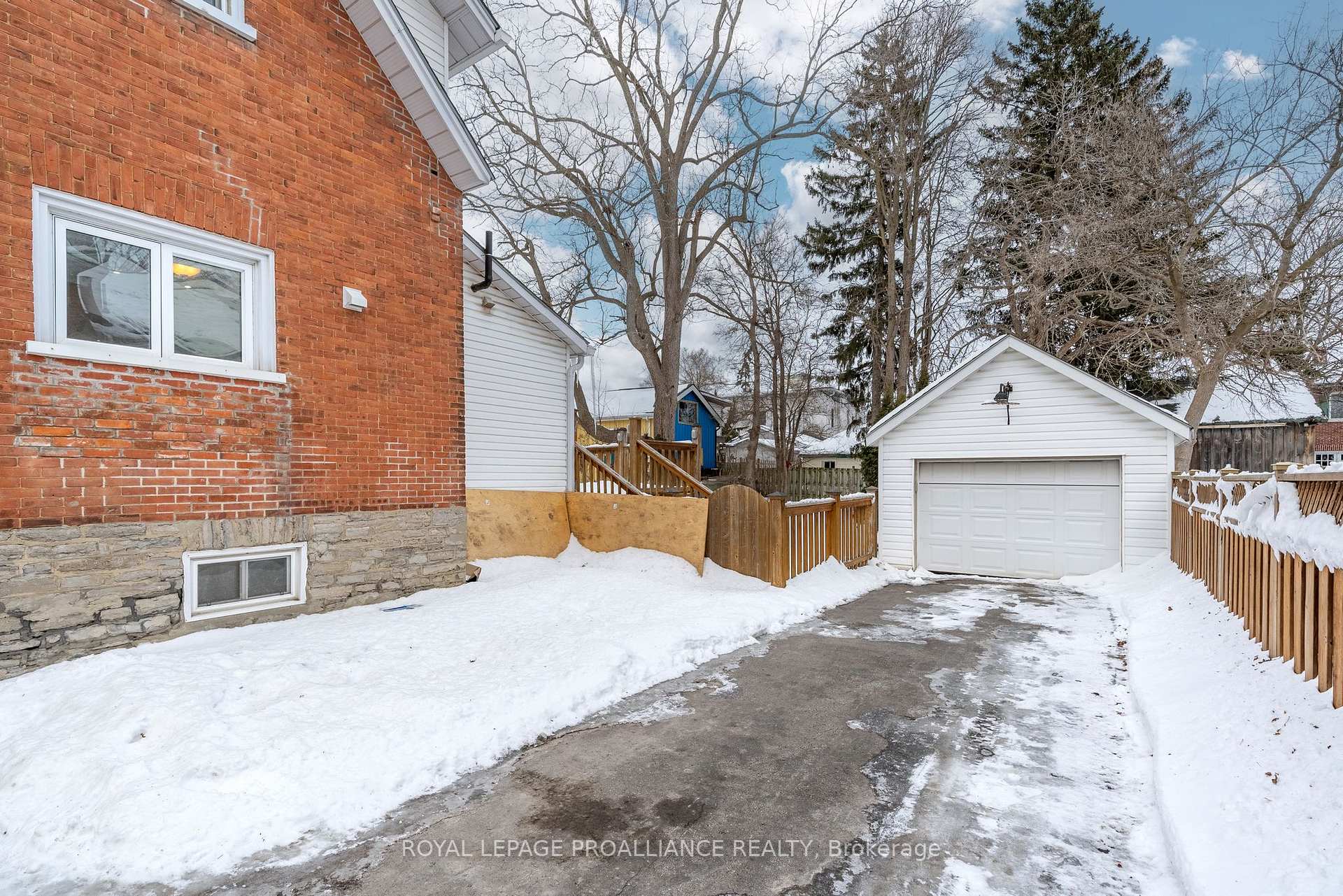 Photo 3 of 255 Charles Street, Belleville, Belleville Ward — HOMEH