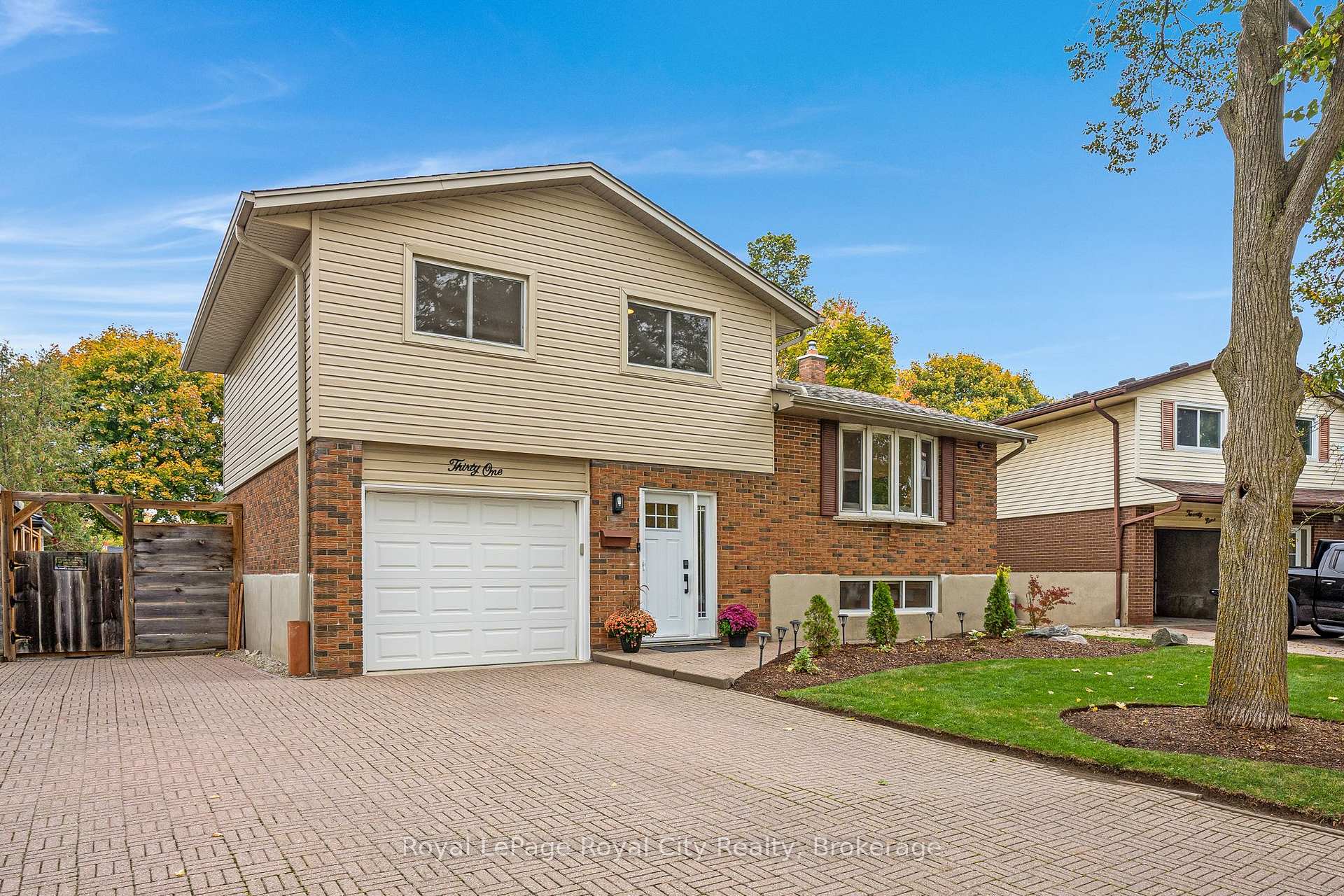 Photo 2 of 31 Lambert Crescent, Guelph, Dovercliffe Park/Old University — HOMEH