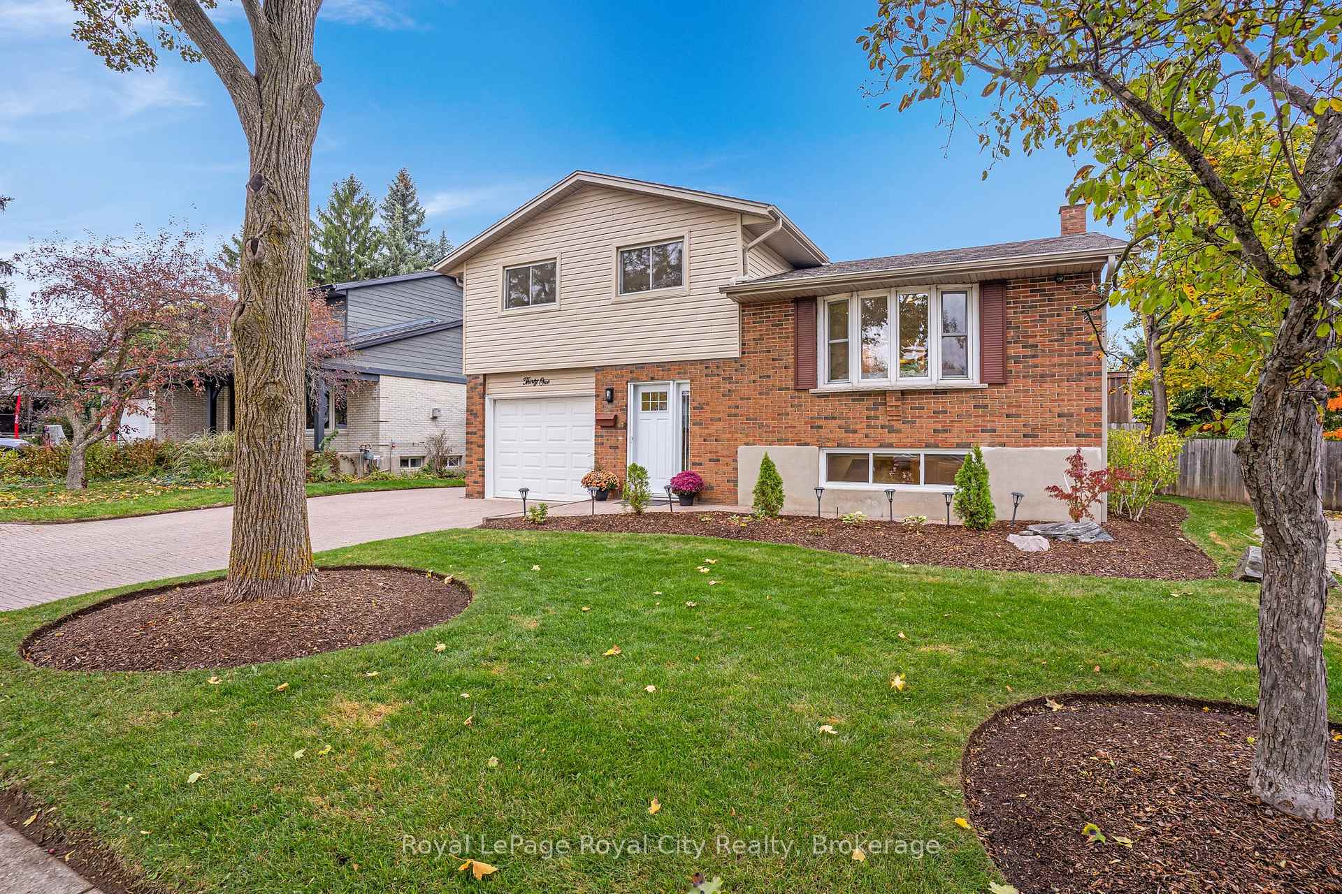 Photo 3 of 31 Lambert Crescent, Guelph, Dovercliffe Park/Old University — HOMEH