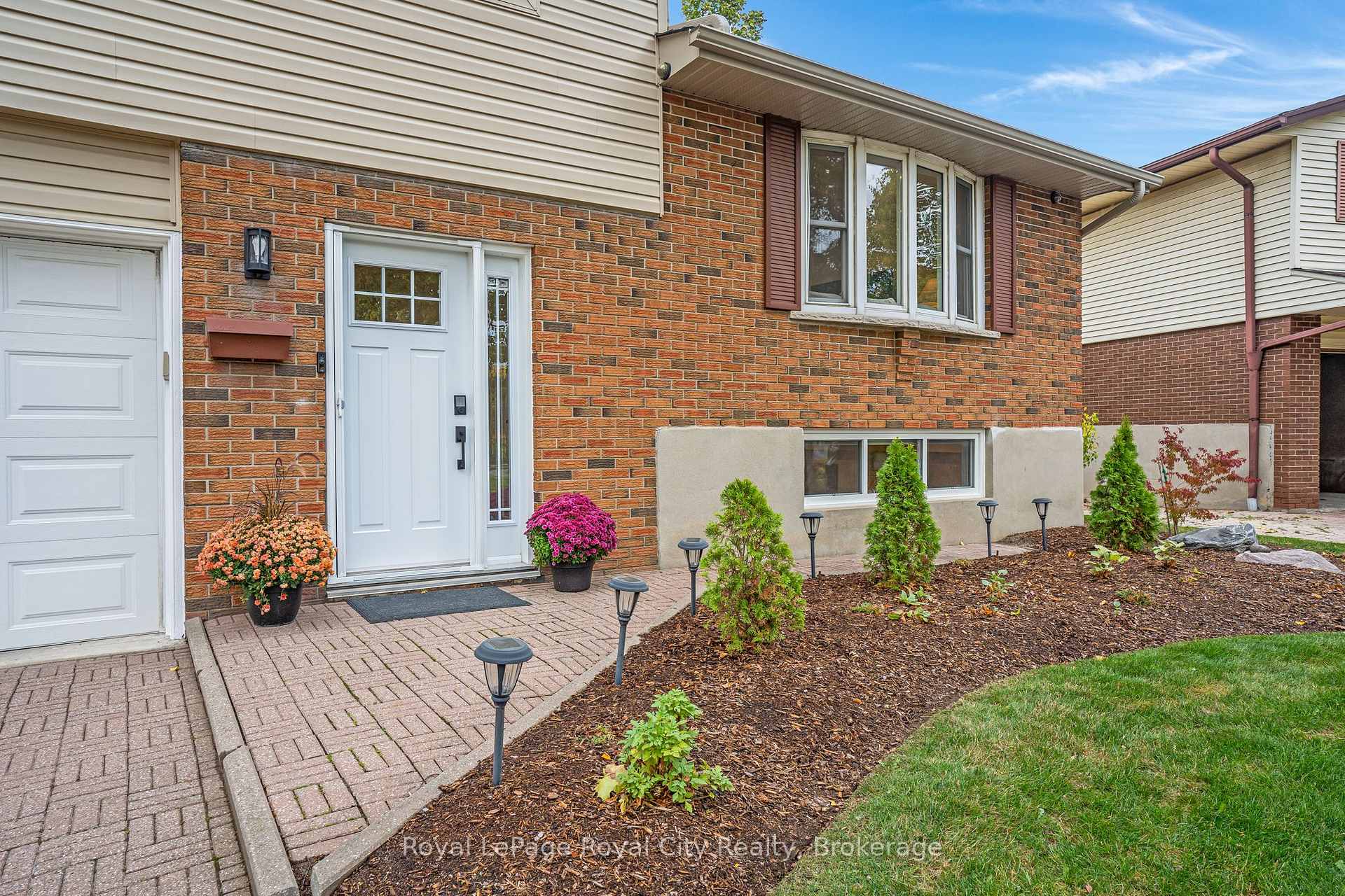 Photo 4 of 31 Lambert Crescent, Guelph, Dovercliffe Park/Old University — HOMEH