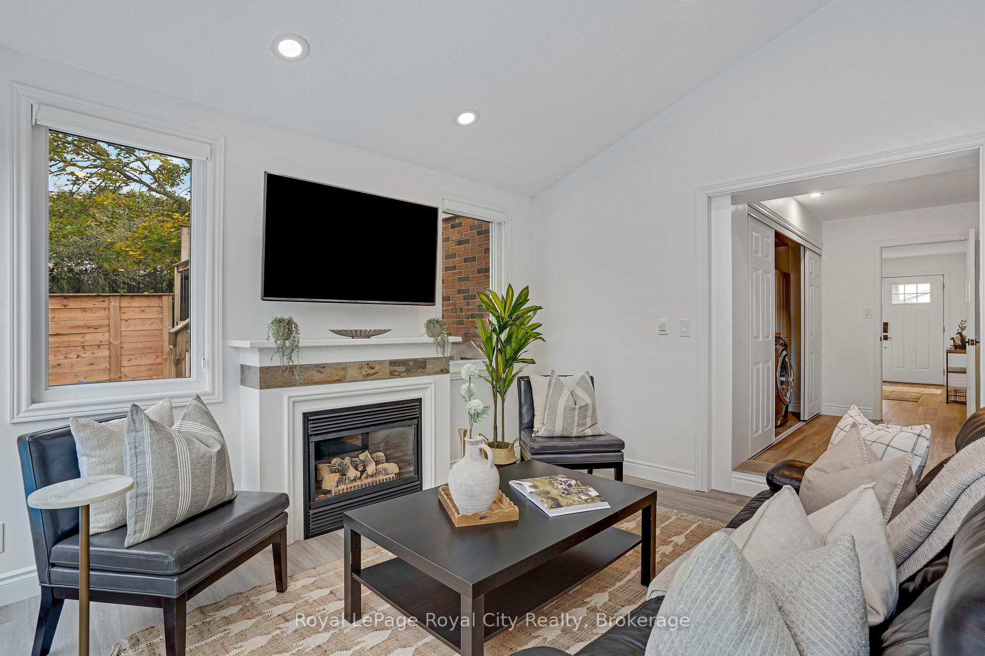 Photo 14 of 31 Lambert Crescent, Guelph, Dovercliffe Park/Old University — HOMEH