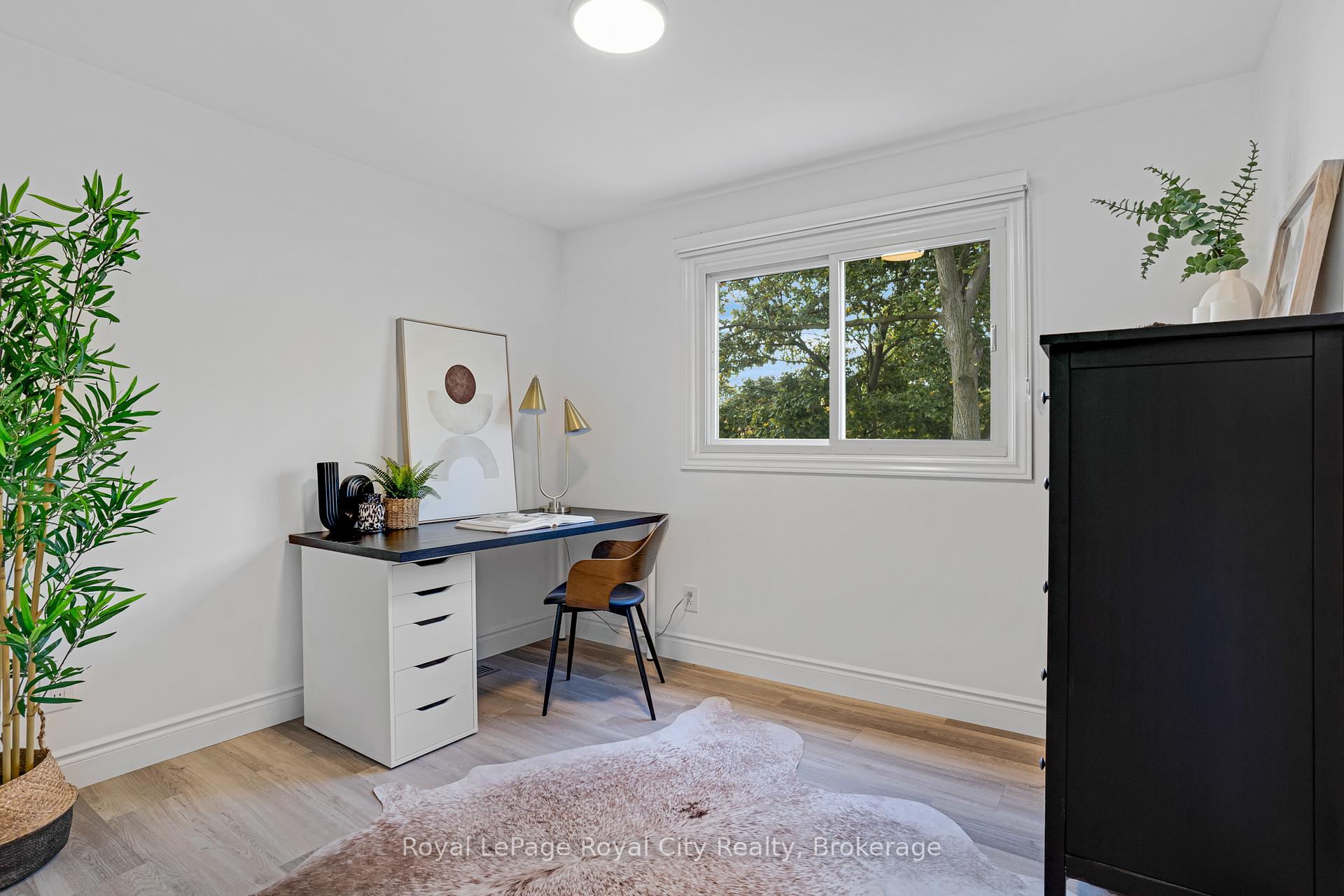 Photo 32 of 31 Lambert Crescent, Guelph, Dovercliffe Park/Old University — HOMEH