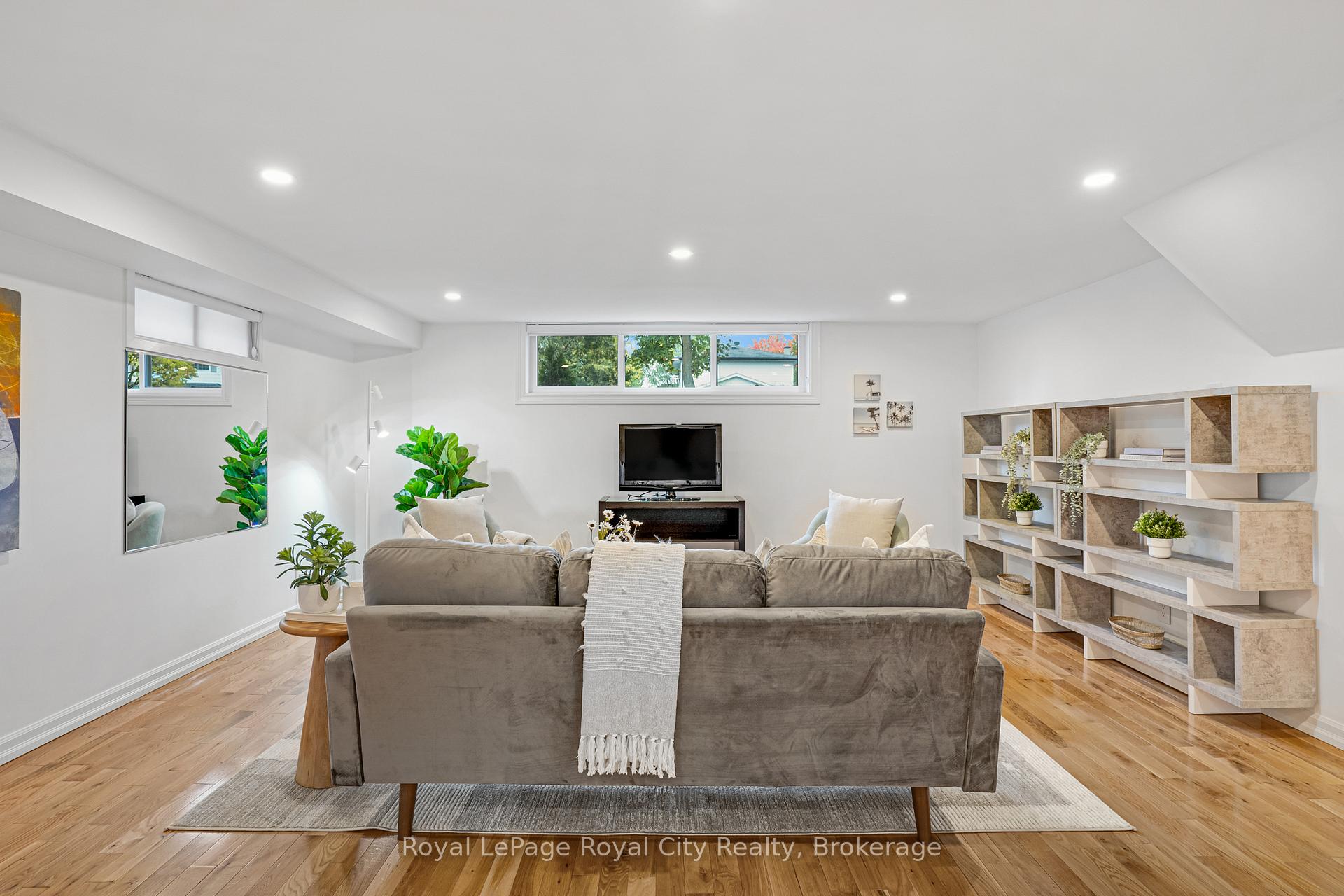 Photo 35 of 31 Lambert Crescent, Guelph, Dovercliffe Park/Old University — HOMEH