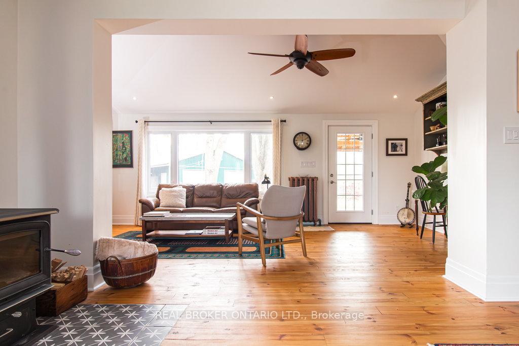 Photo 11 of 1083 Colborne Street E, Brant, Brantford Twp — HOMEH