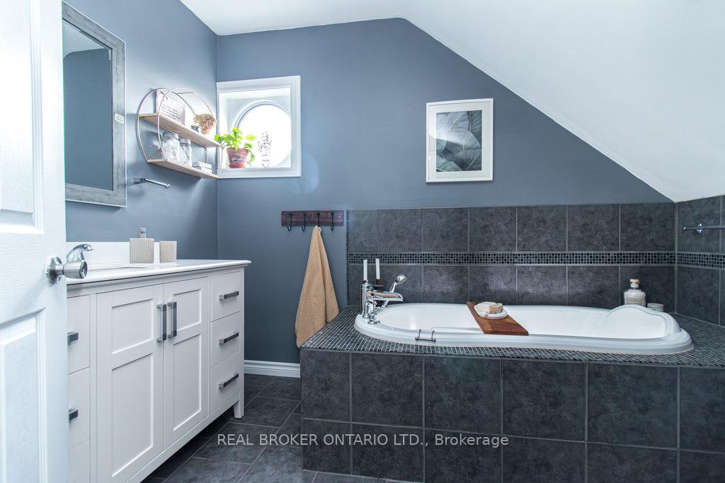 Photo 35 of 1083 Colborne Street E, Brant, Brantford Twp — HOMEH