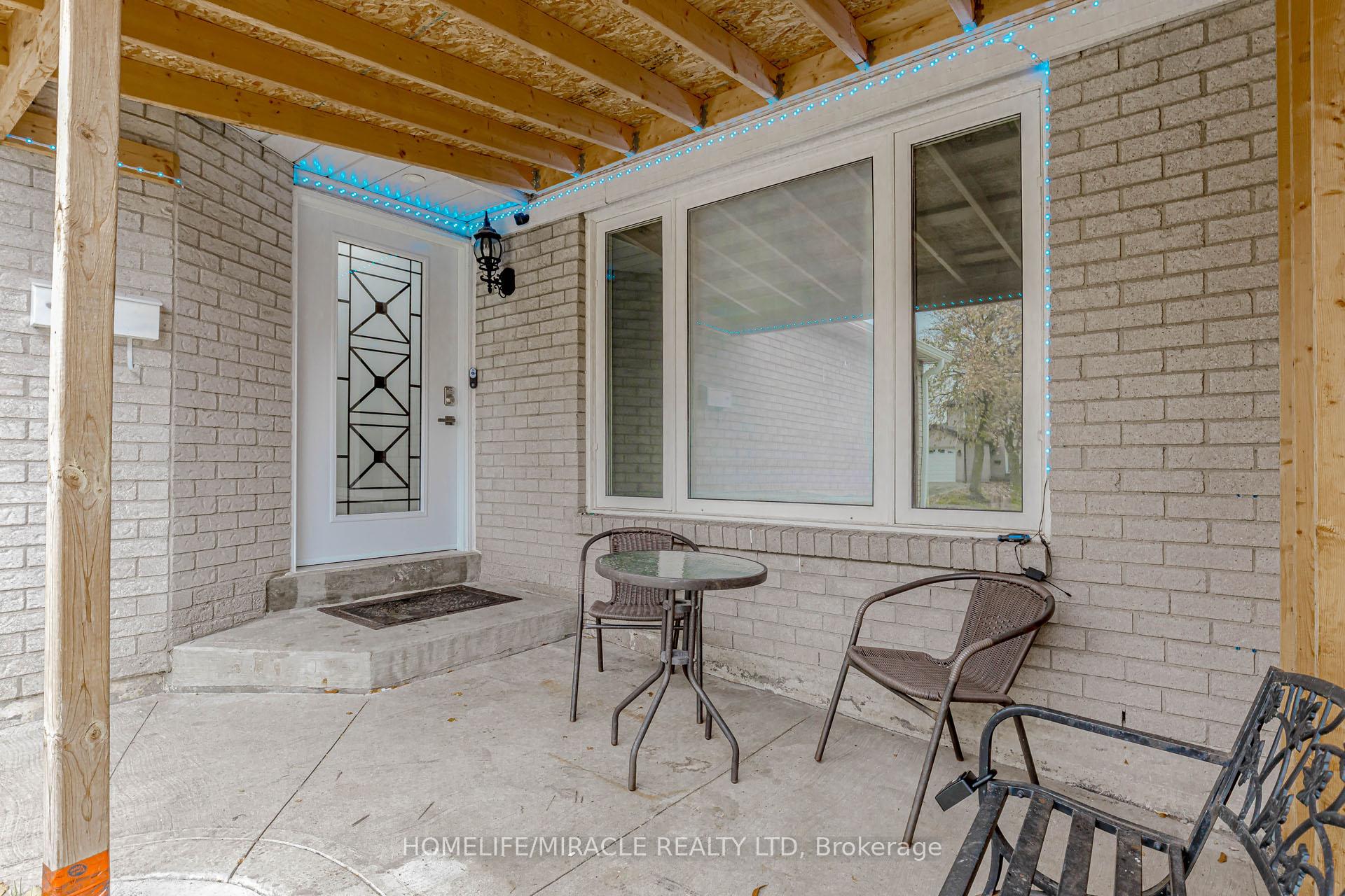 Photo 5 of 10 Festoon Place, Brampton, Southgate — HOMEH
