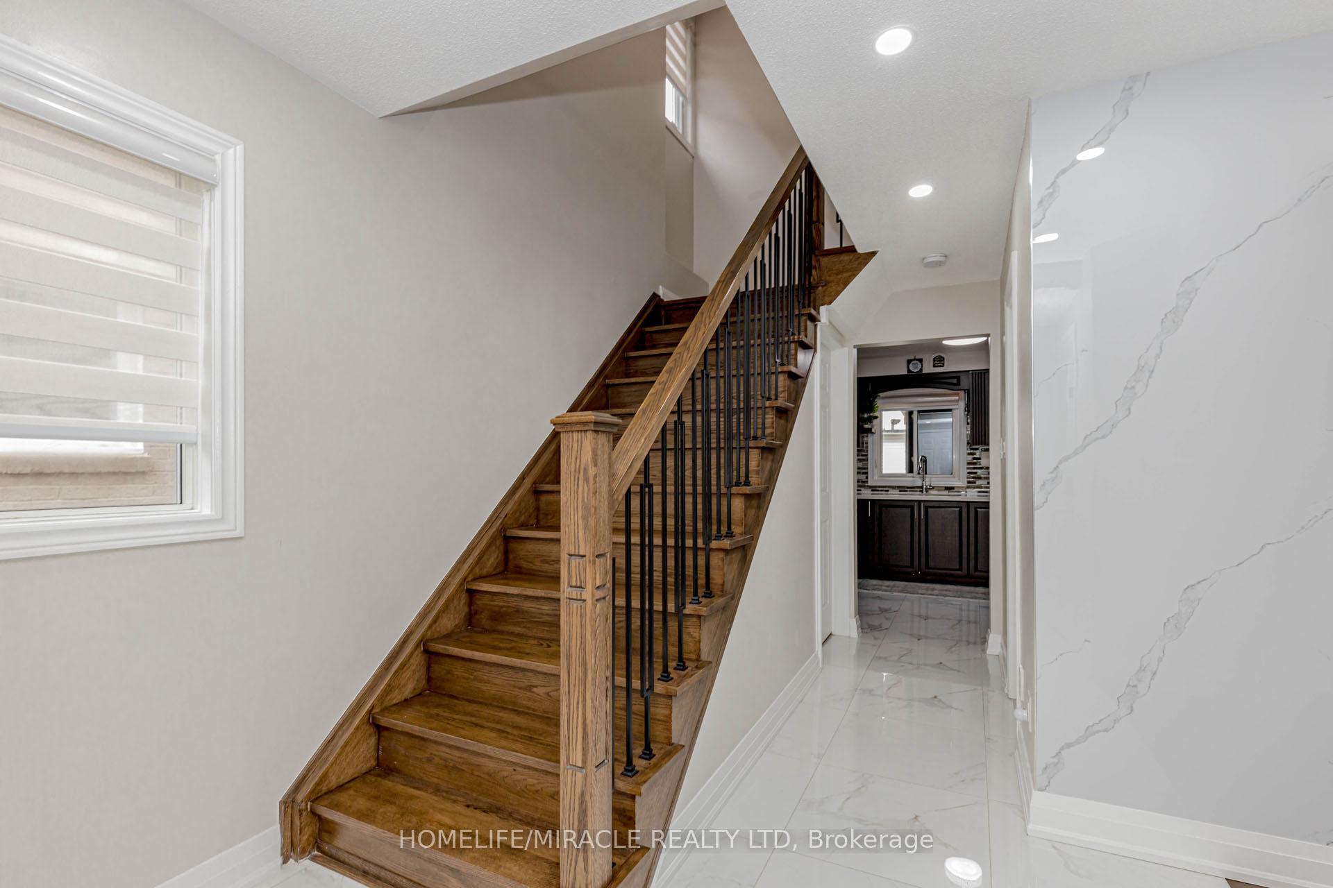 Photo 8 of 10 Festoon Place, Brampton, Southgate — HOMEH