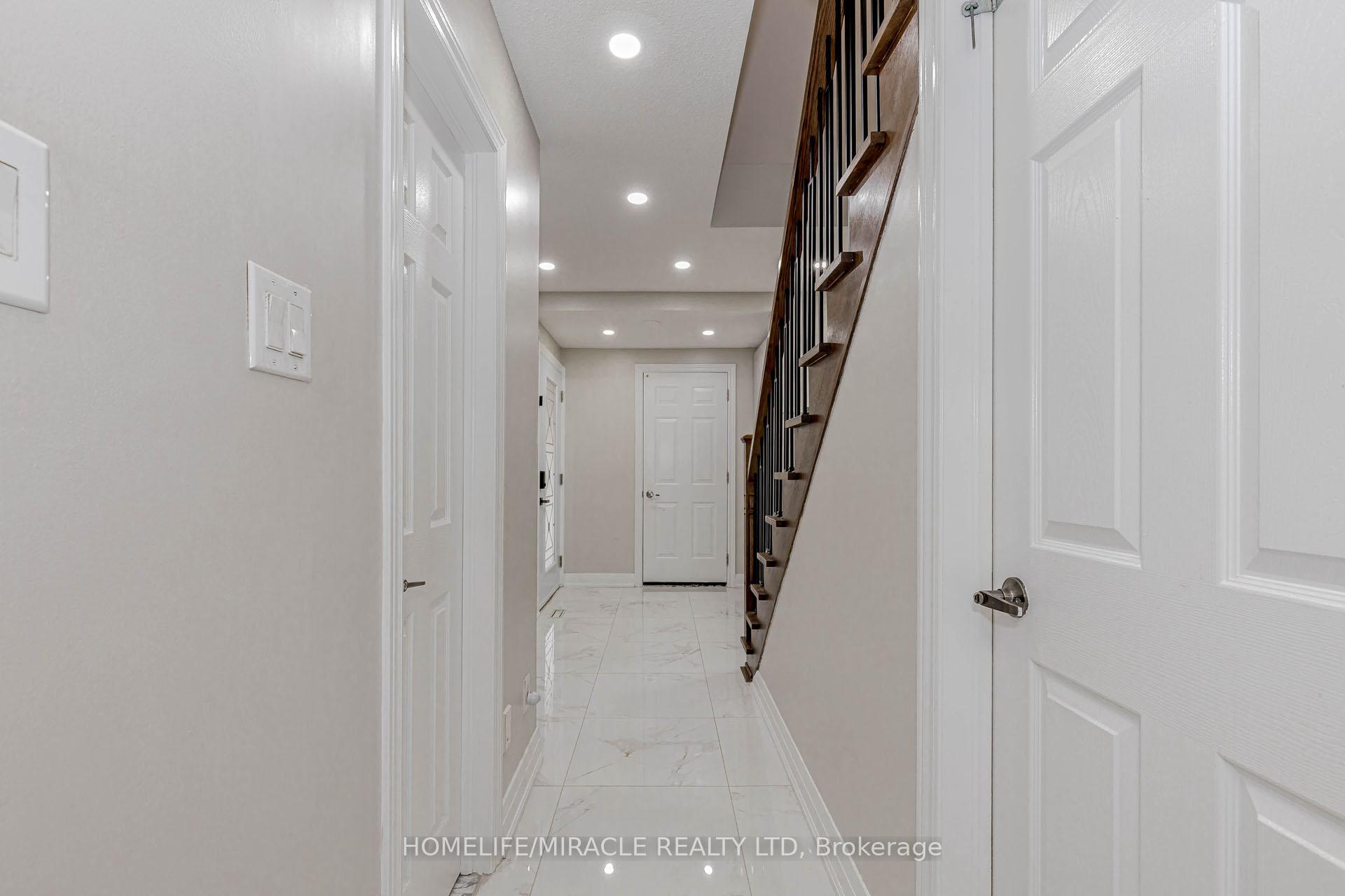 Photo 9 of 10 Festoon Place, Brampton, Southgate — HOMEH