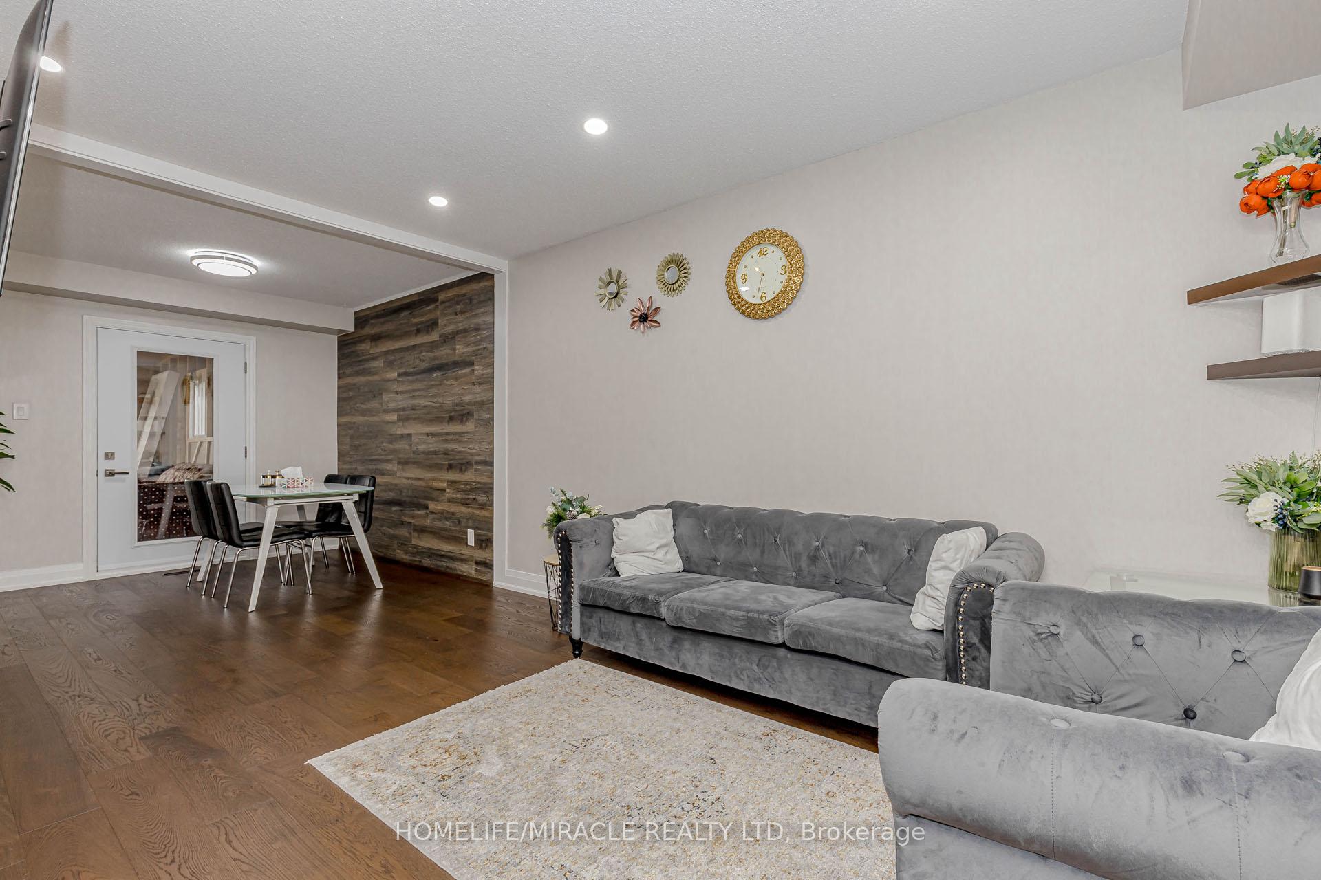 Photo 11 of 10 Festoon Place, Brampton, Southgate — HOMEH
