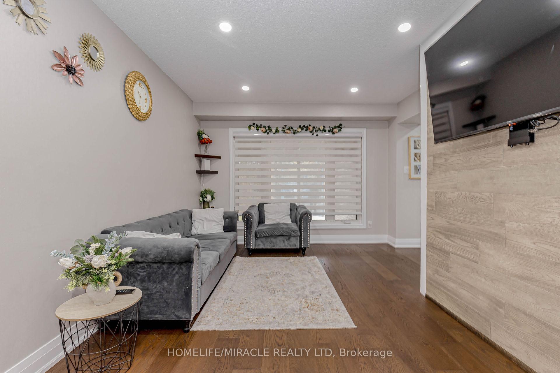 Photo 14 of 10 Festoon Place, Brampton, Southgate — HOMEH