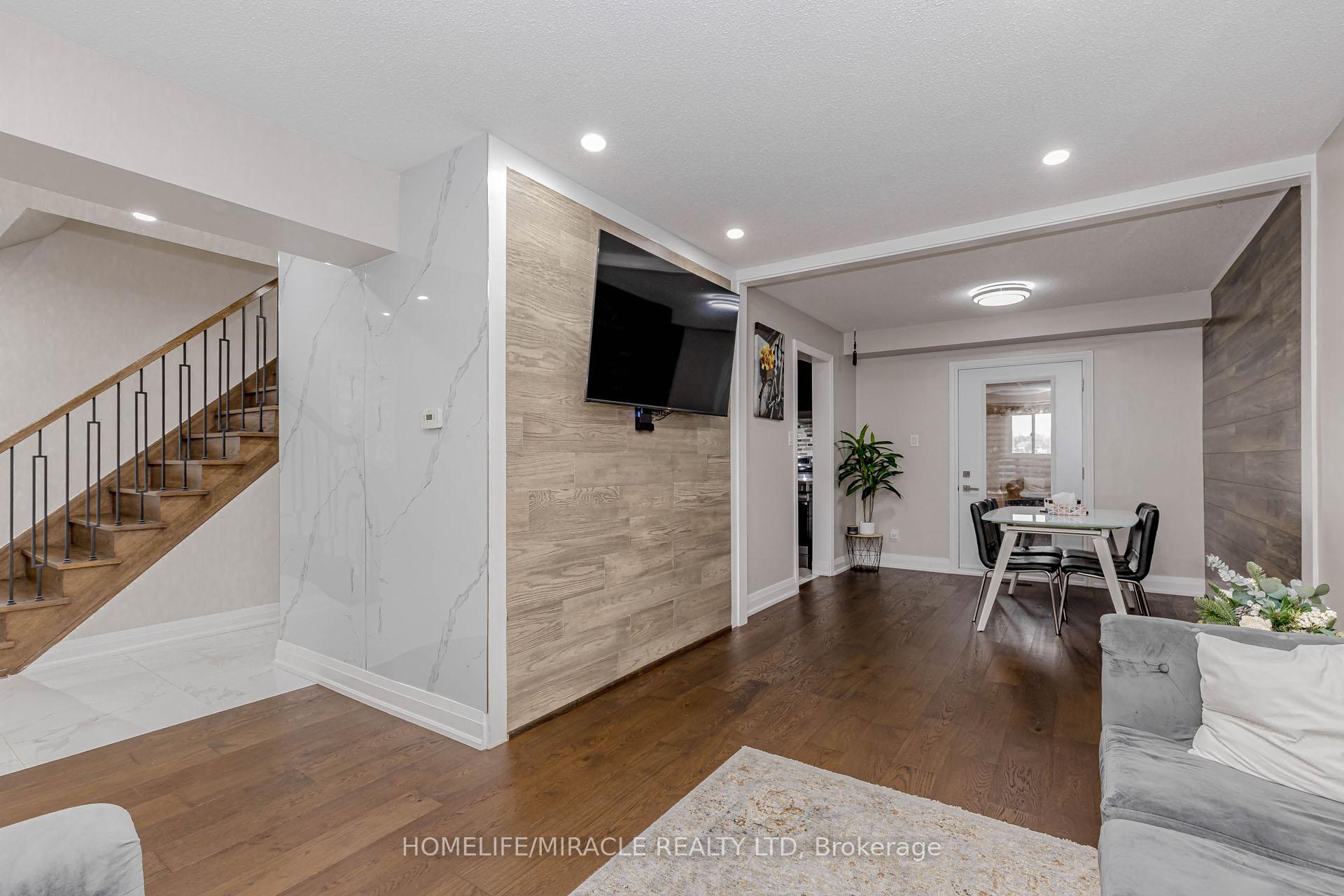 Photo 15 of 10 Festoon Place, Brampton, Southgate — HOMEH