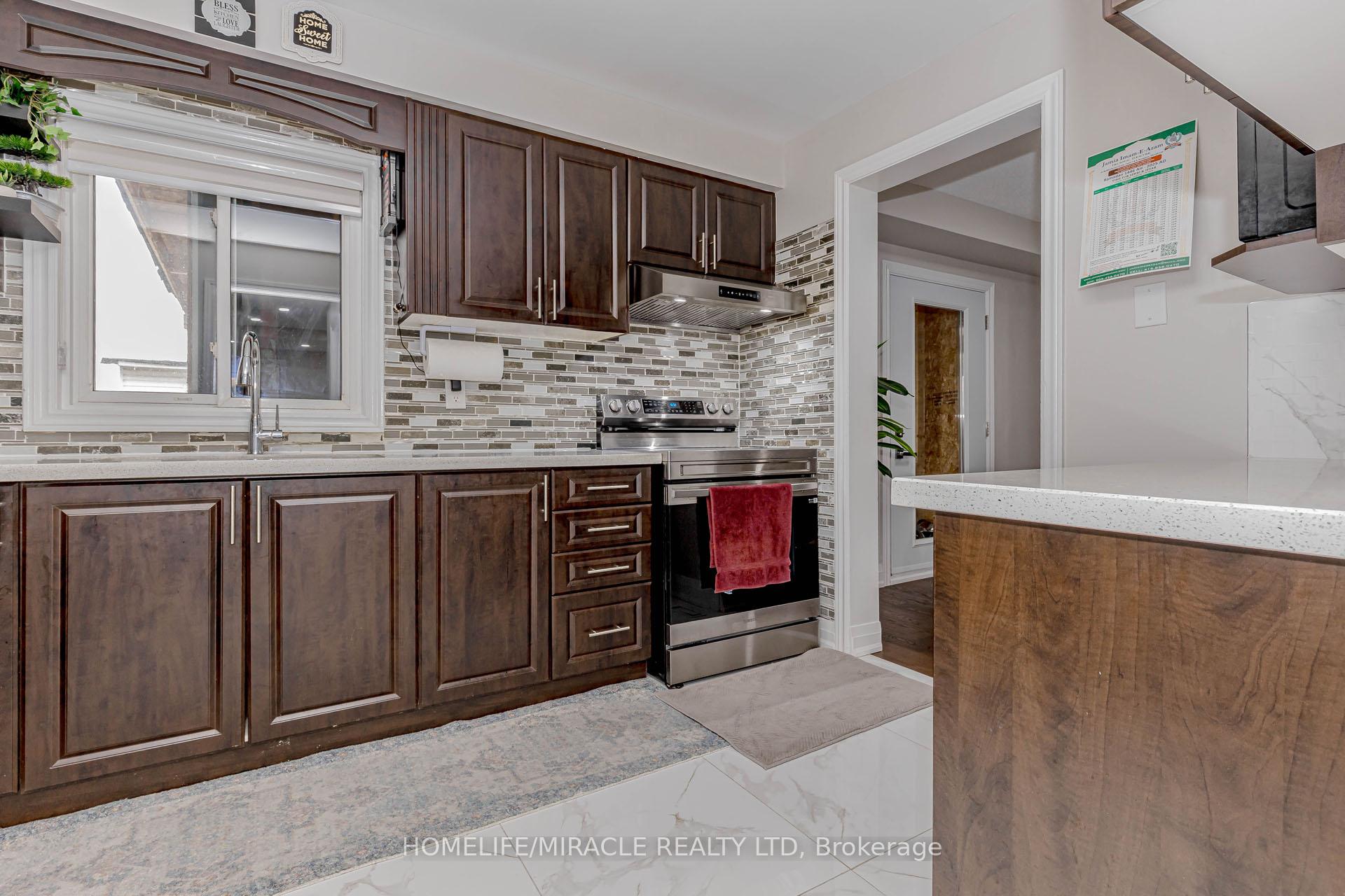 Photo 18 of 10 Festoon Place, Brampton, Southgate — HOMEH