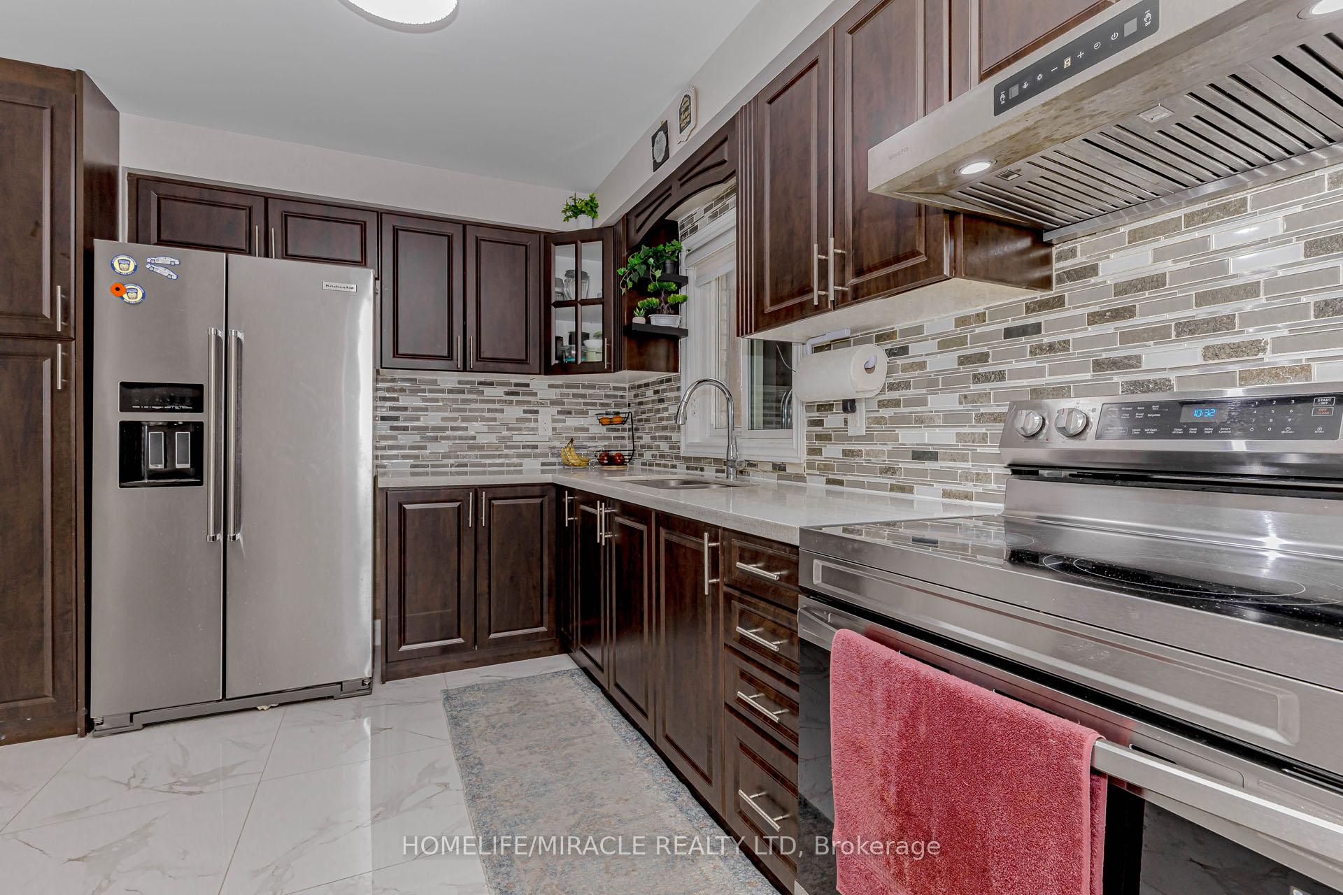 Photo 19 of 10 Festoon Place, Brampton, Southgate — HOMEH