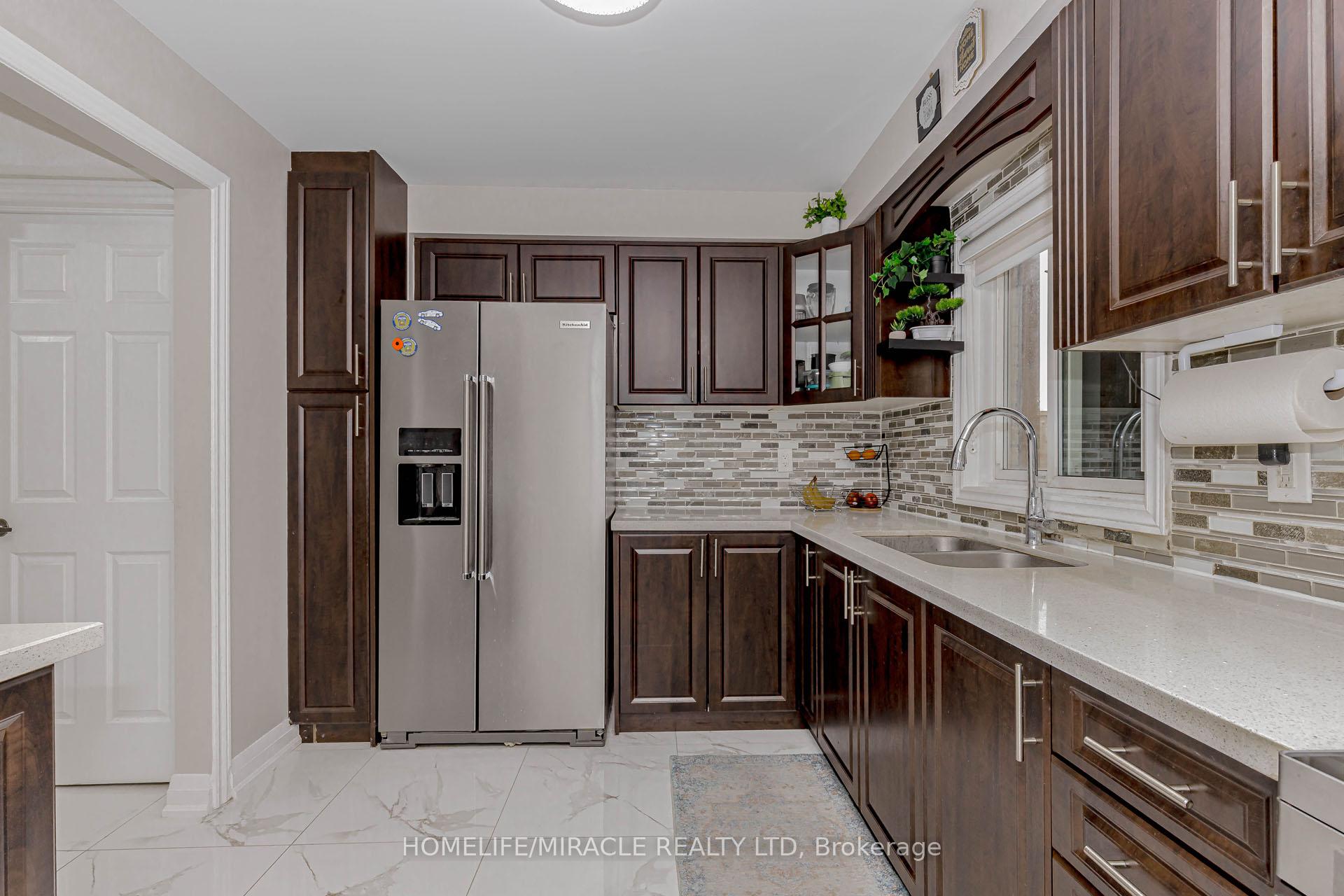Photo 21 of 10 Festoon Place, Brampton, Southgate — HOMEH