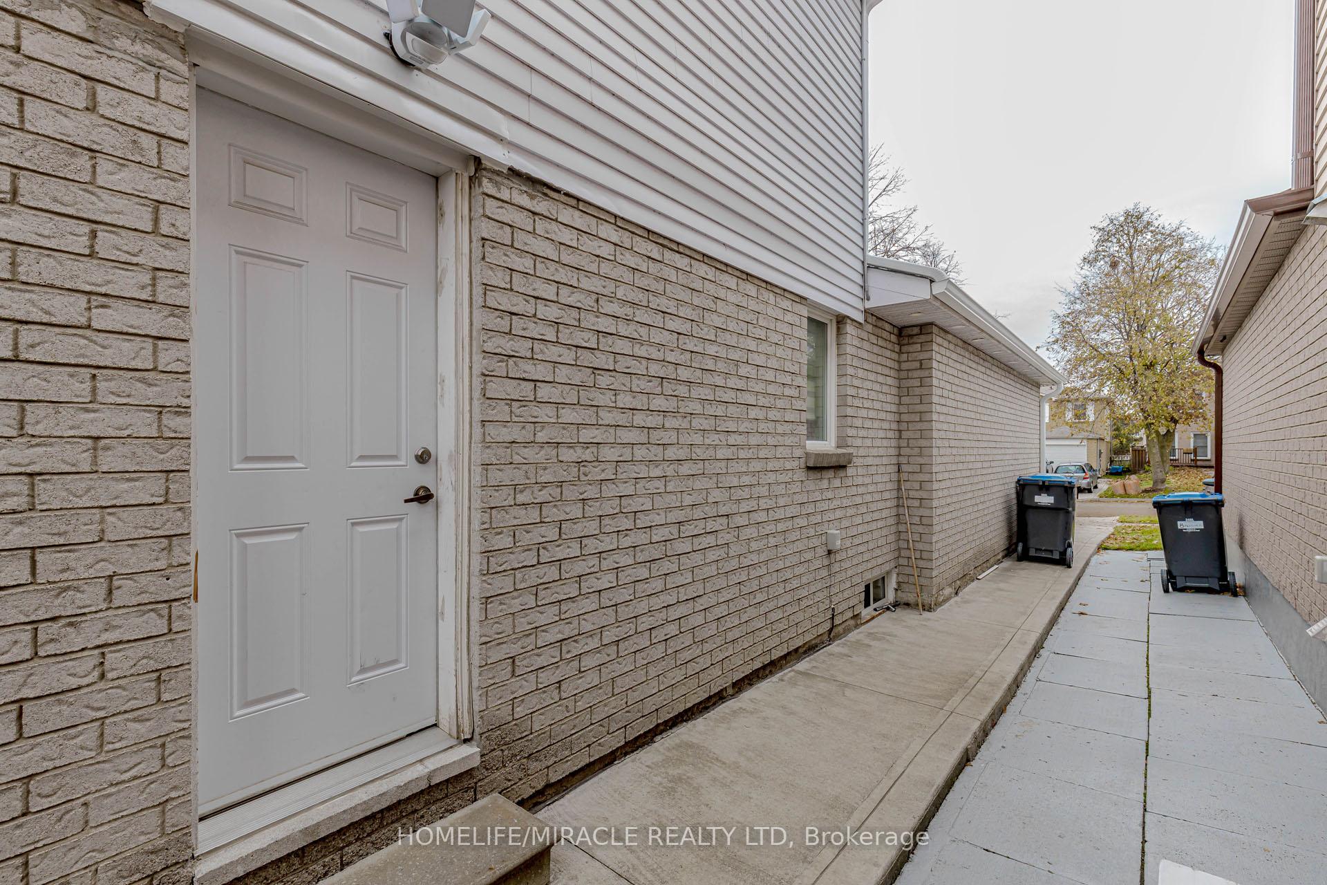 Photo 39 of 10 Festoon Place, Brampton, Southgate — HOMEH