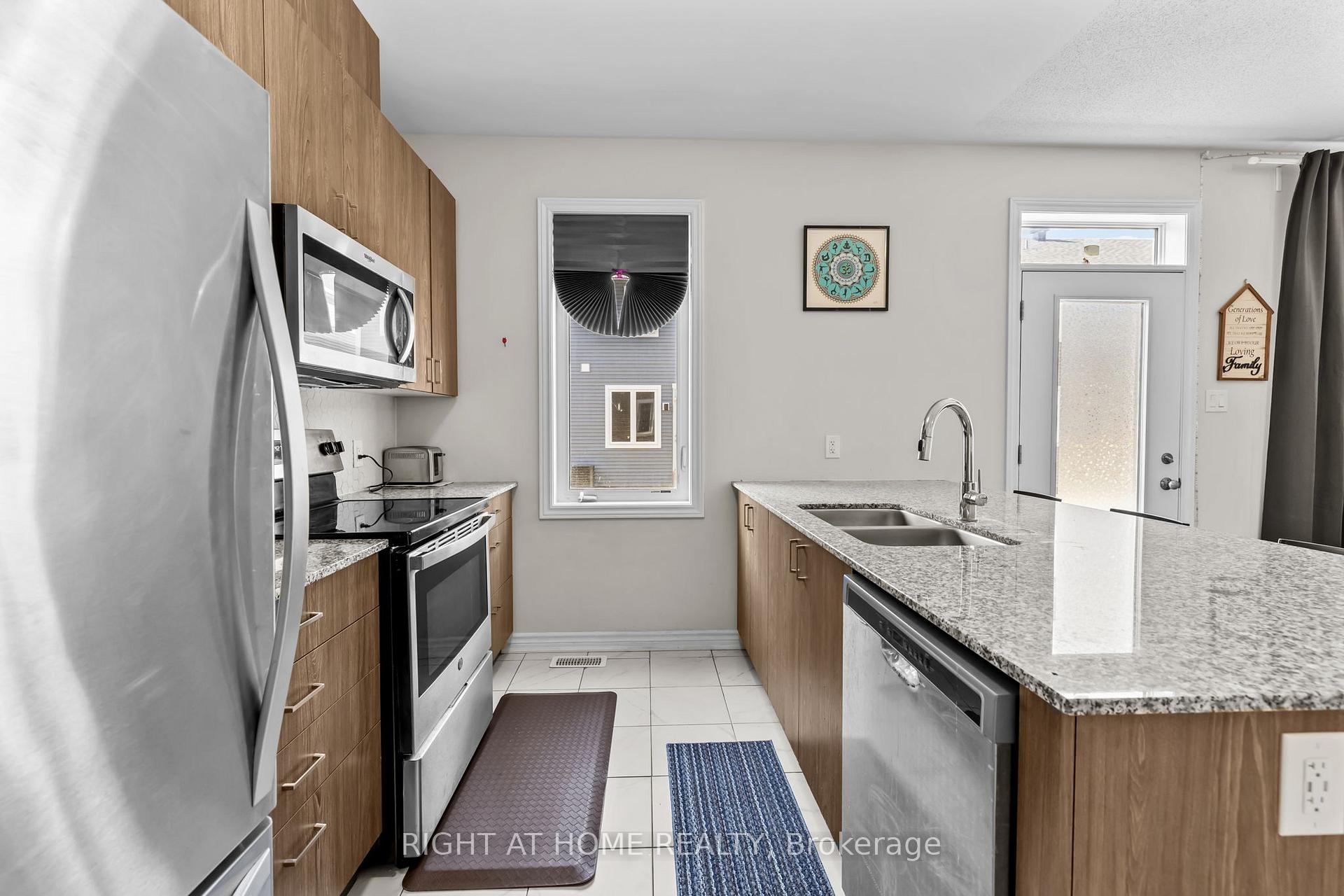 Photo 14 of 55 Focality Crescent, Ottawa, Barrhaven - Half Moon Bay — HOMEH