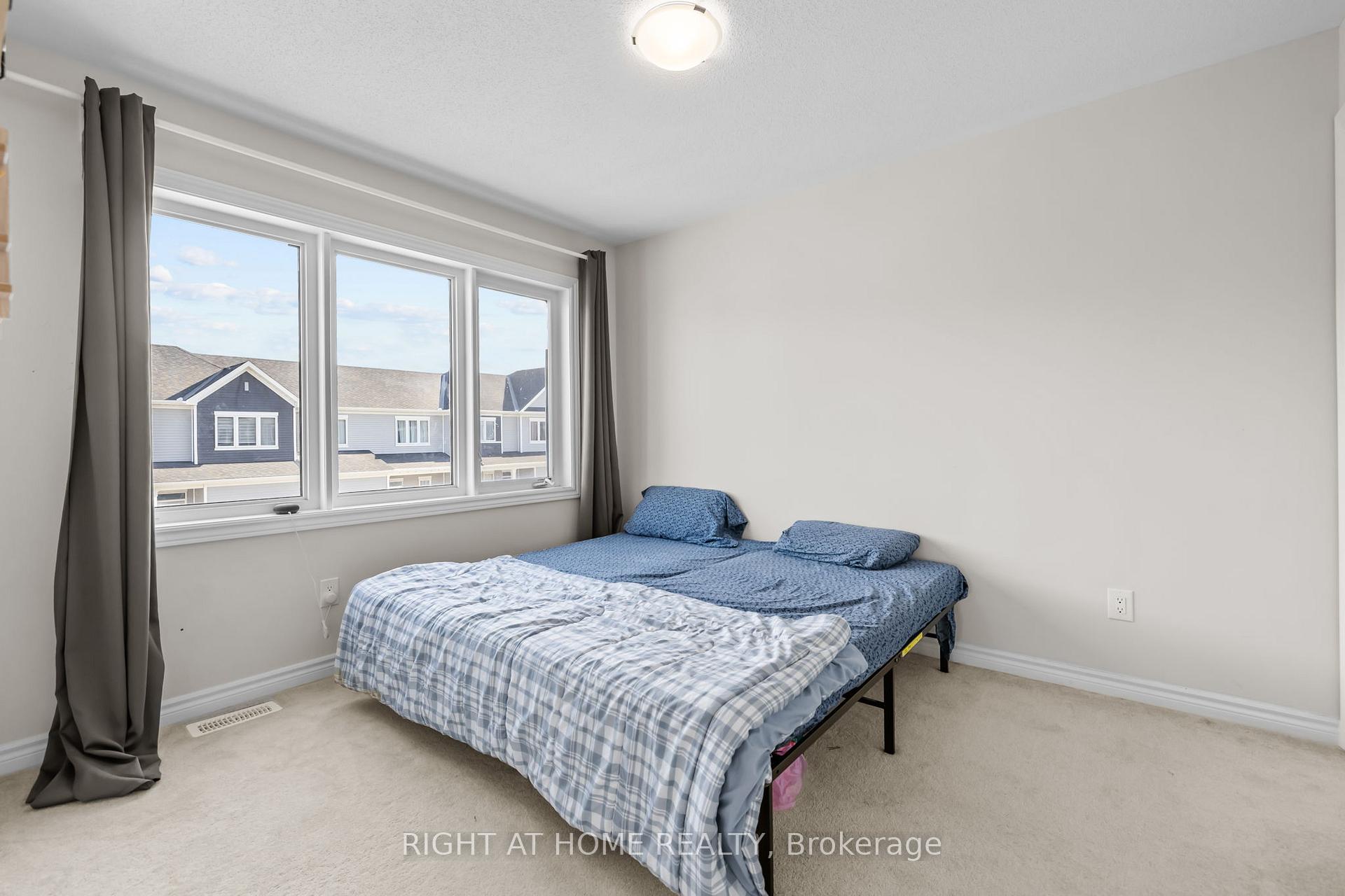 Photo 17 of 55 Focality Crescent, Ottawa, Barrhaven - Half Moon Bay — HOMEH