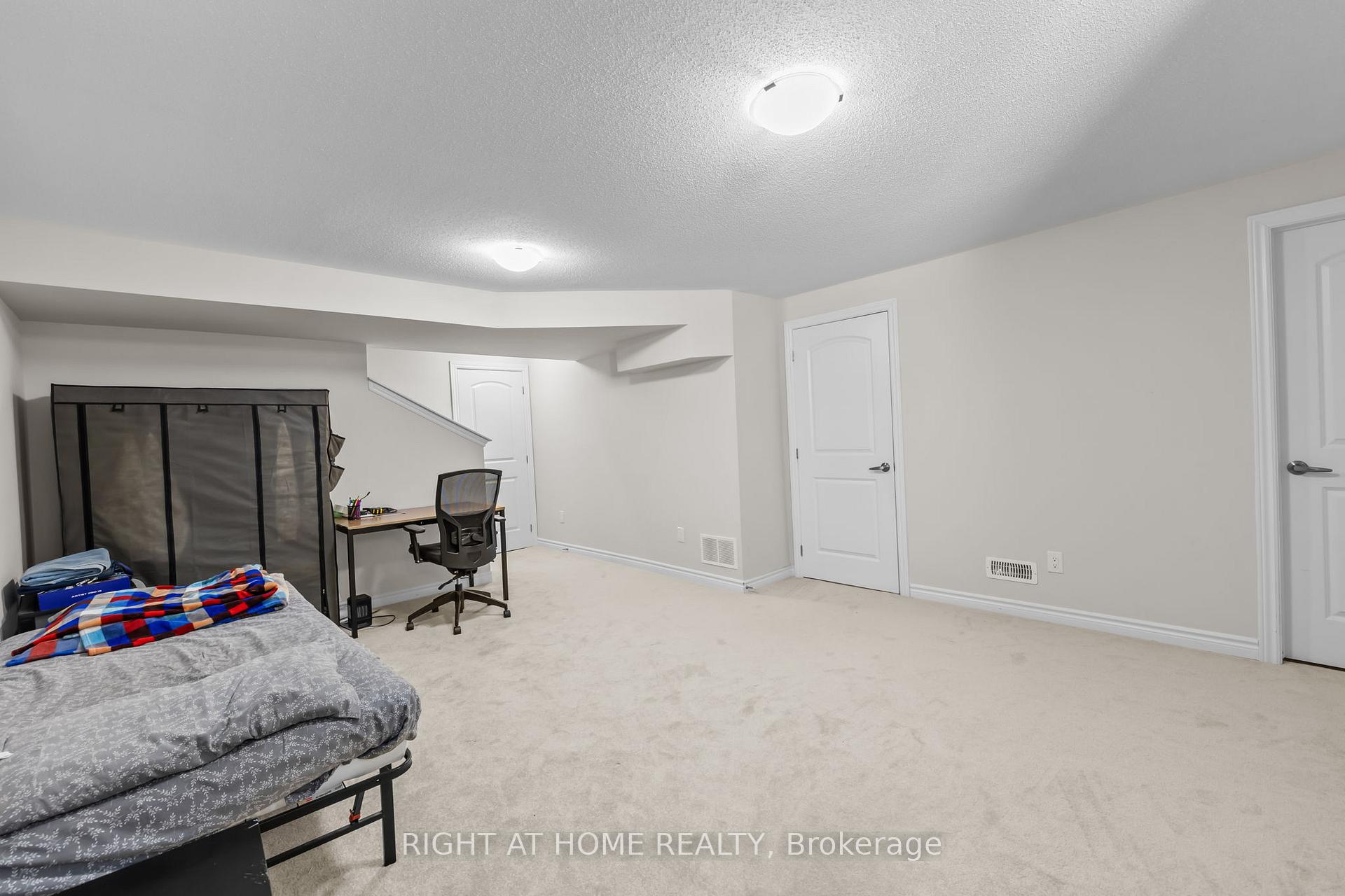 Photo 32 of 55 Focality Crescent, Ottawa, Barrhaven - Half Moon Bay — HOMEH